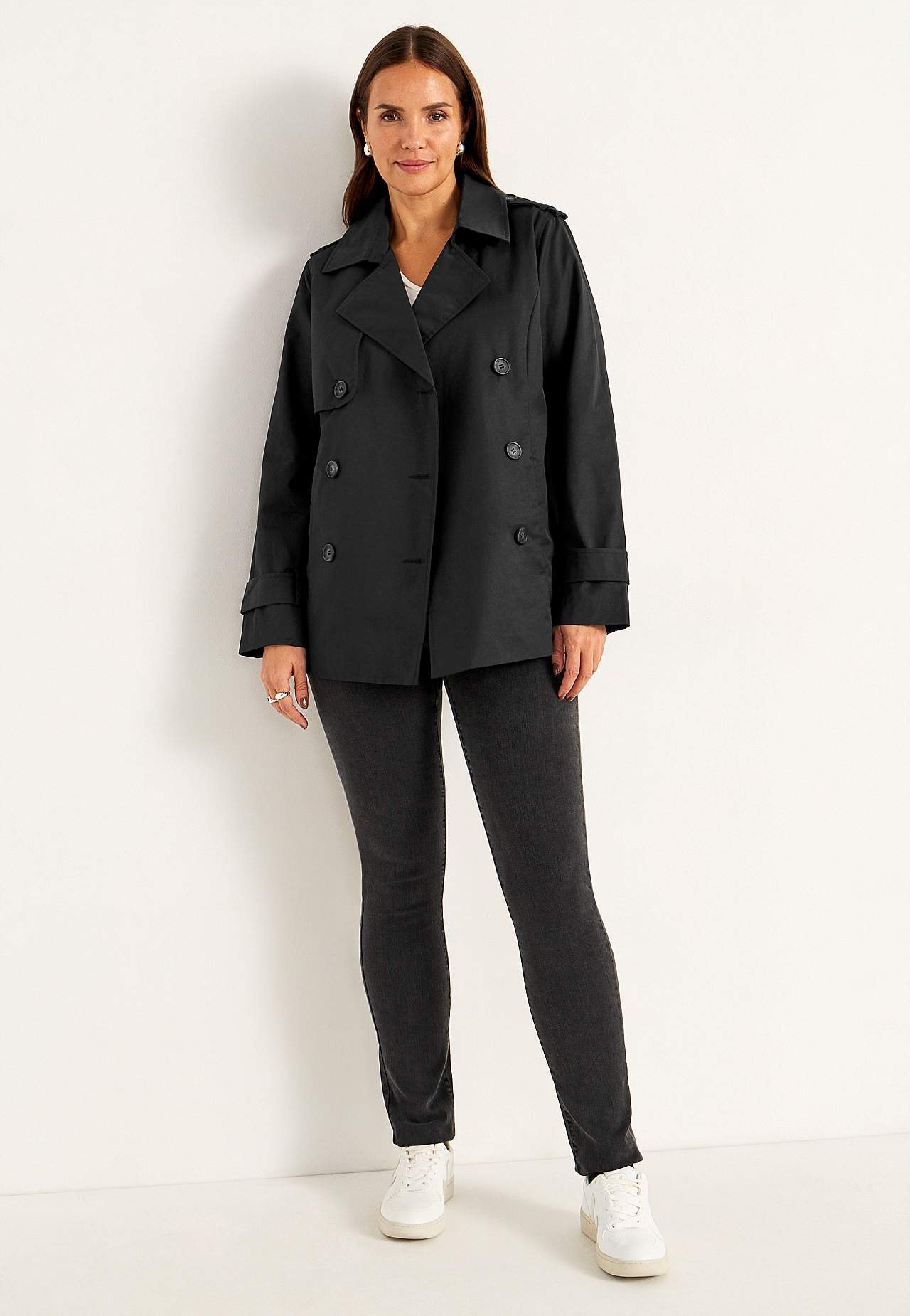 Dobbeltbrystet, kort trenchcoat