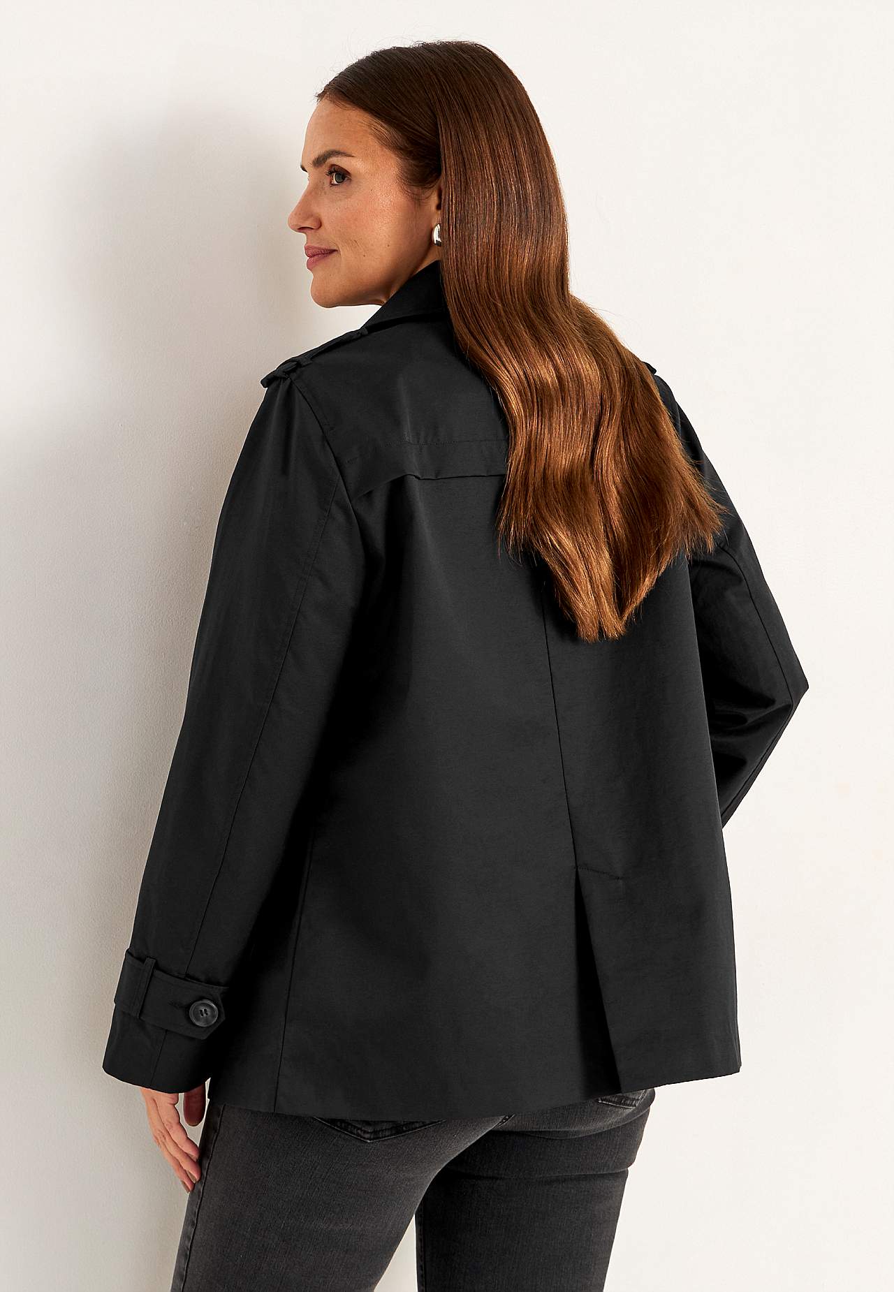 Dobbeltbrystet, kort trenchcoat