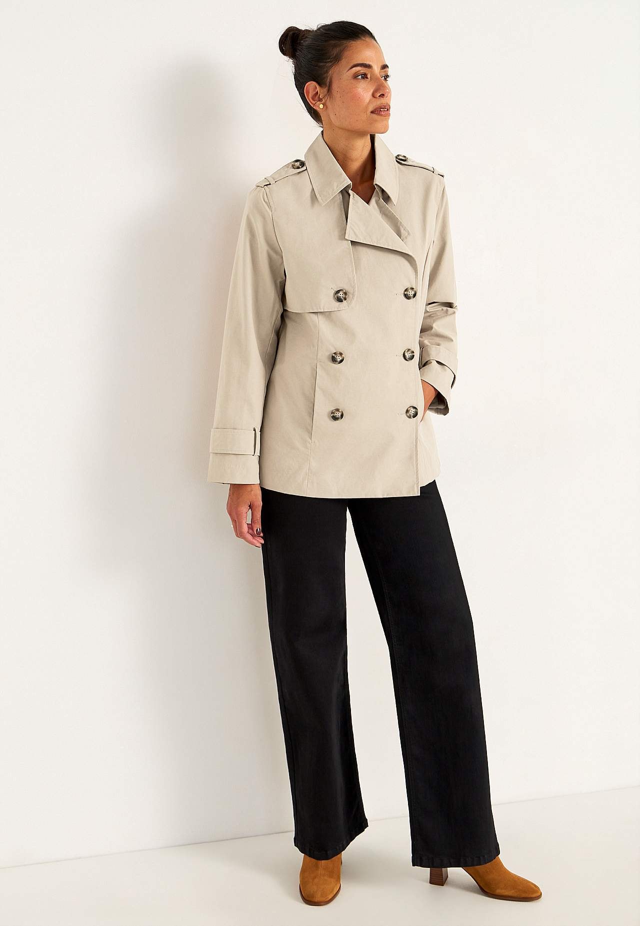 Dobbeltbrystet, kort trenchcoat