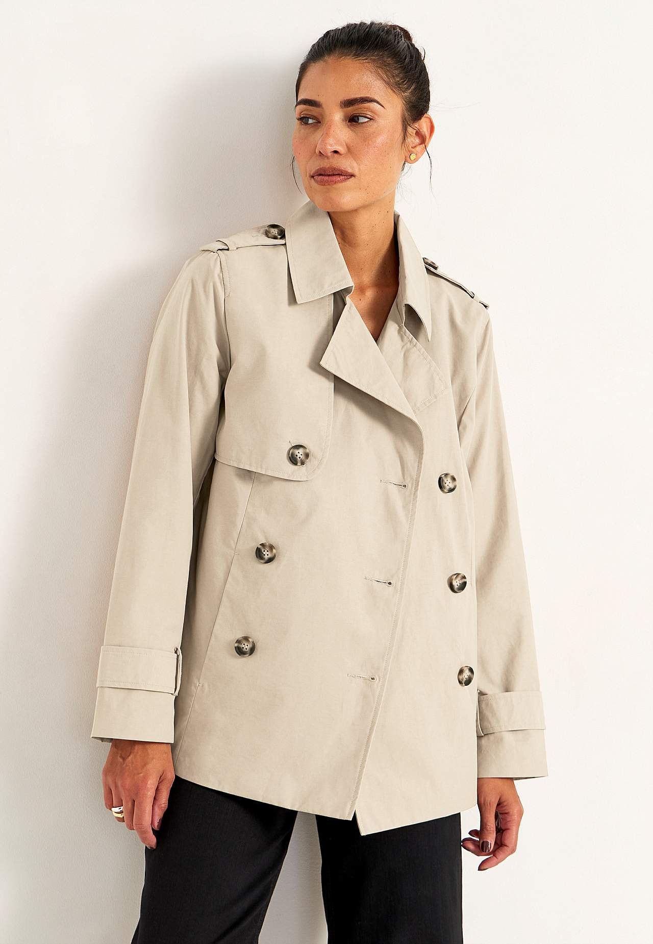 Dobbeltbrystet, kort trenchcoat