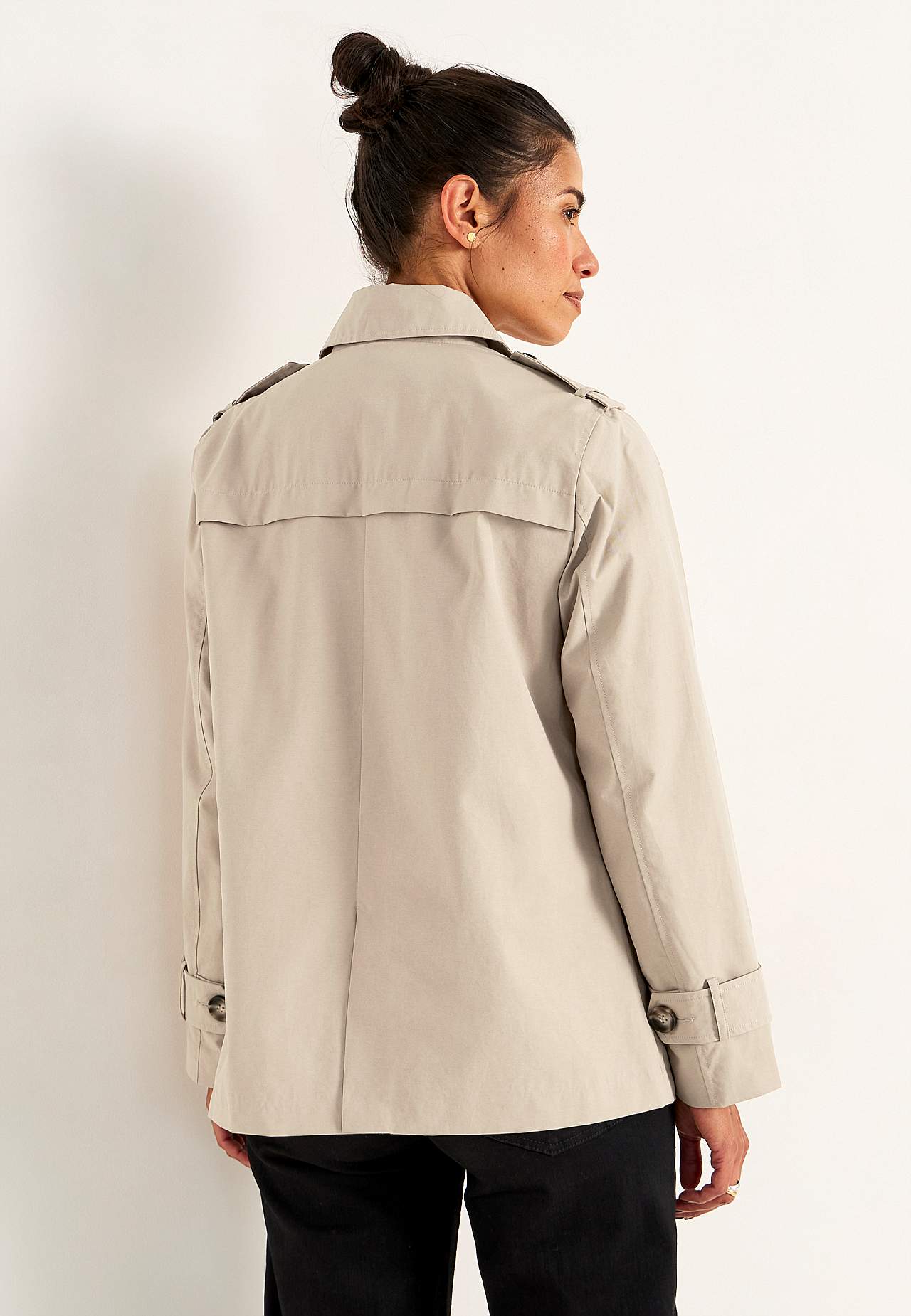 Dobbeltbrystet, kort trenchcoat