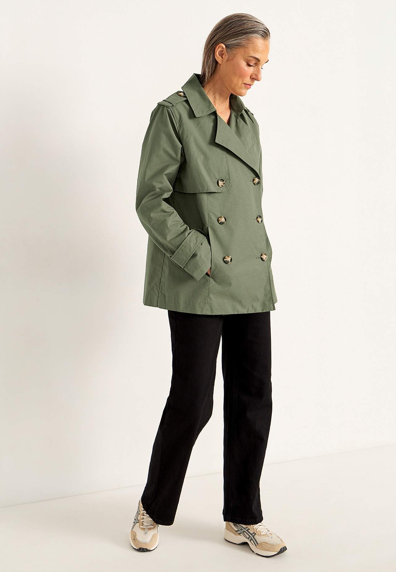 Dobbeltbrystet, kort trenchcoat