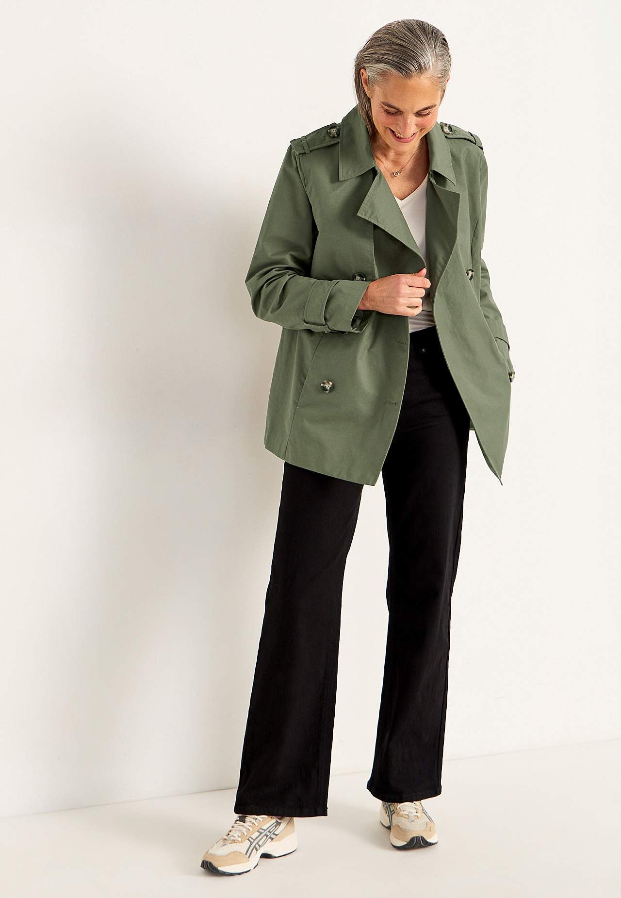 Dobbeltbrystet, kort trenchcoat