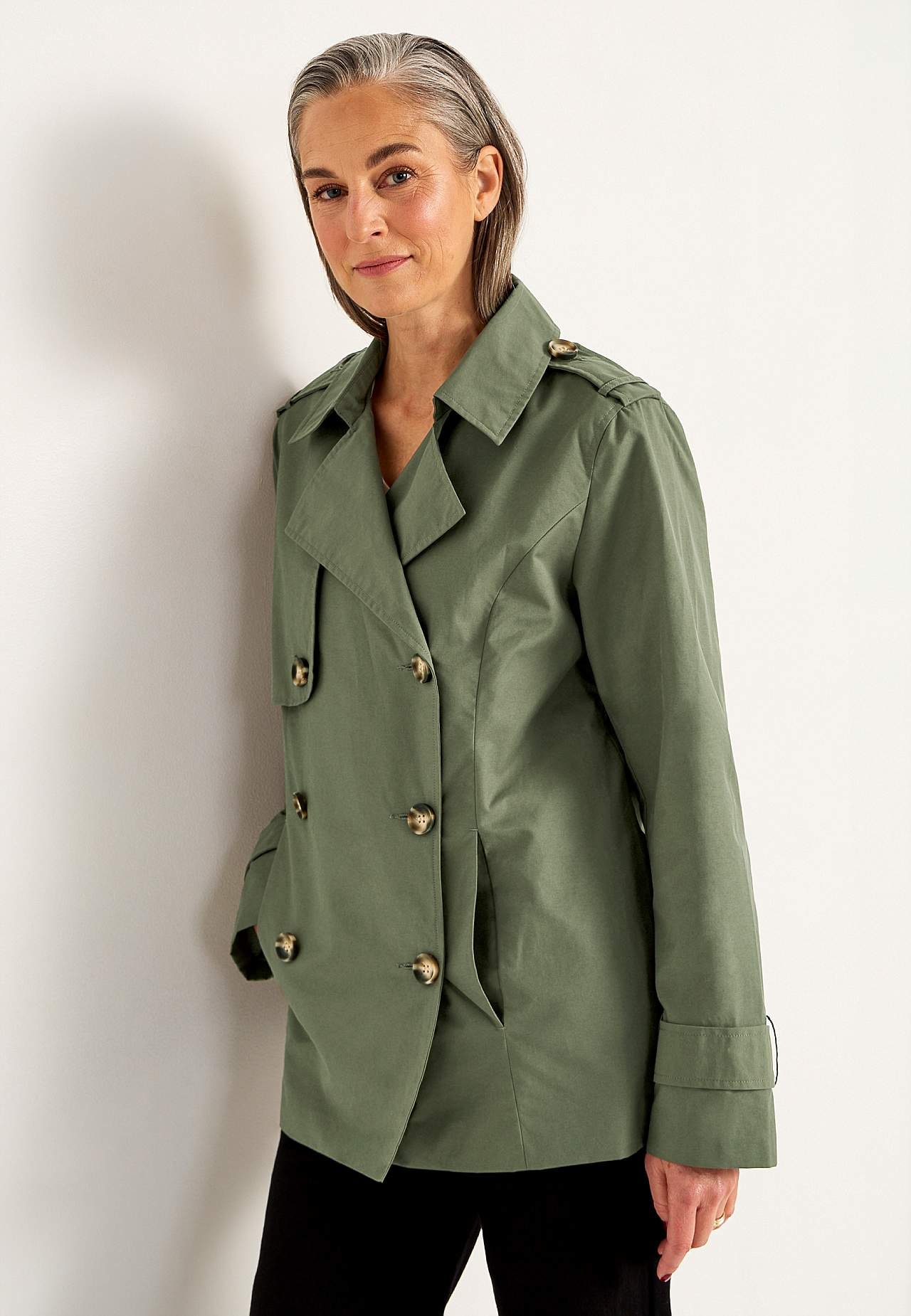 Dobbeltbrystet, kort trenchcoat