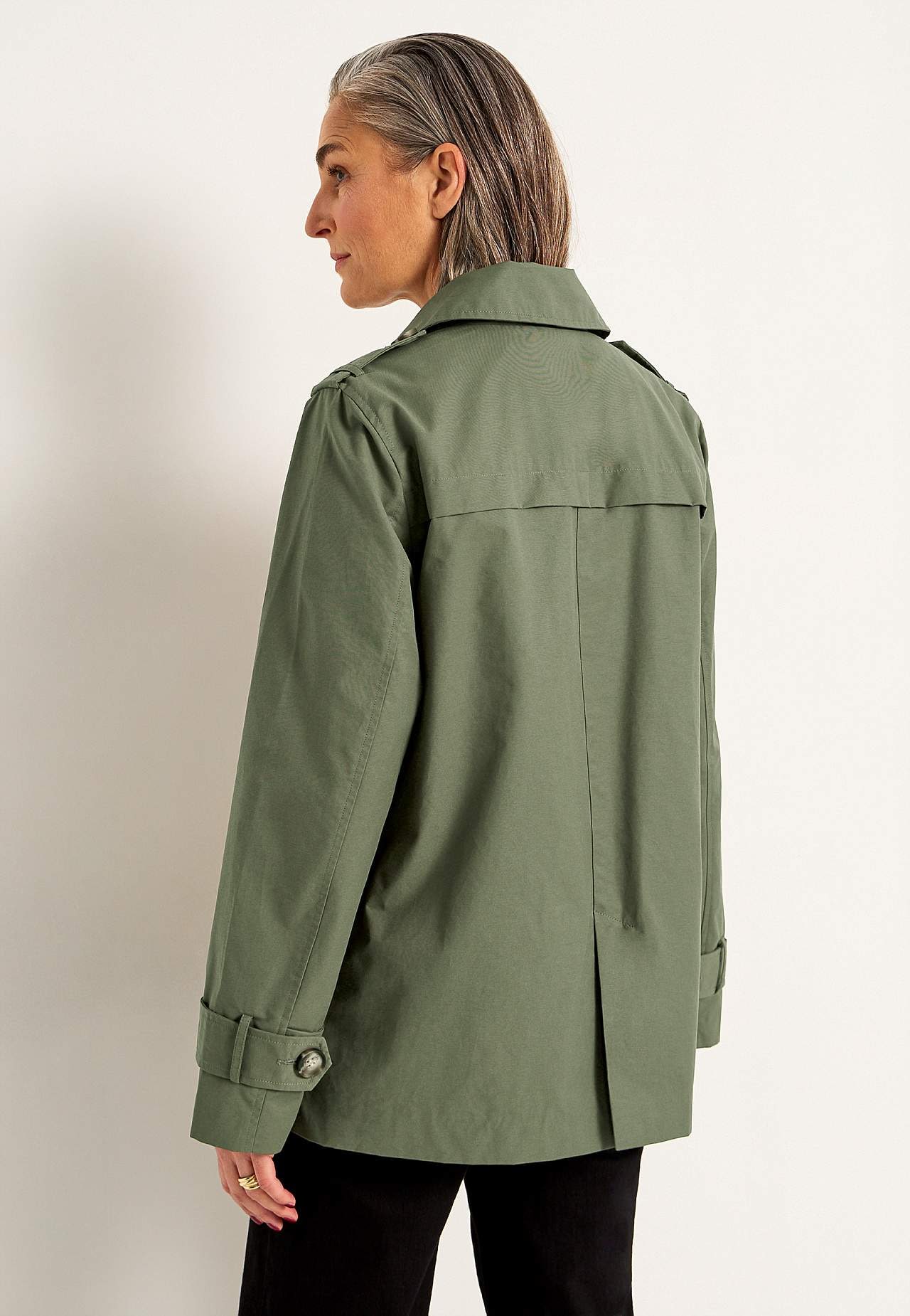 Dobbeltbrystet, kort trenchcoat