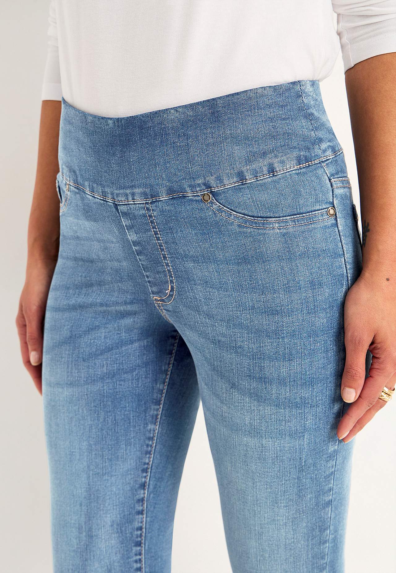 Superkomfortable ankeljeans i denim