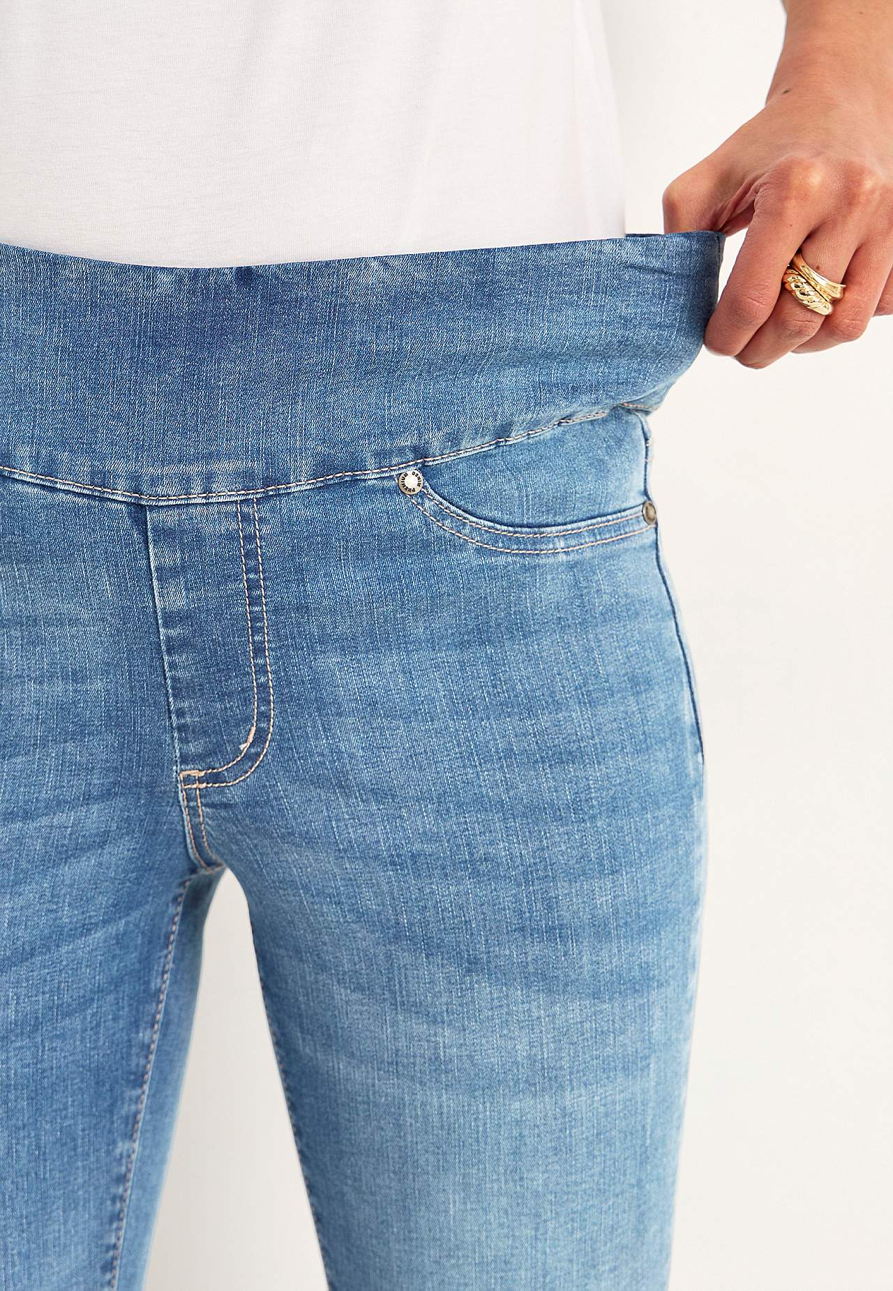 Superkomfortable ankeljeans i denim
