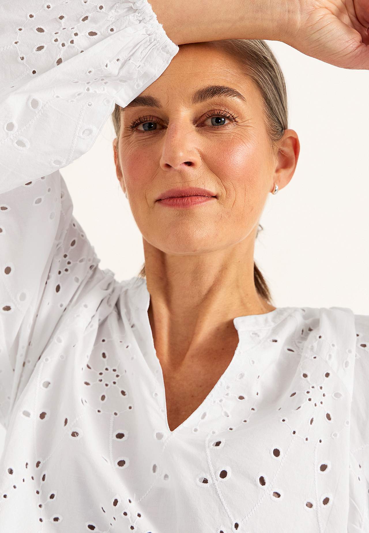 Bluse med broderi
