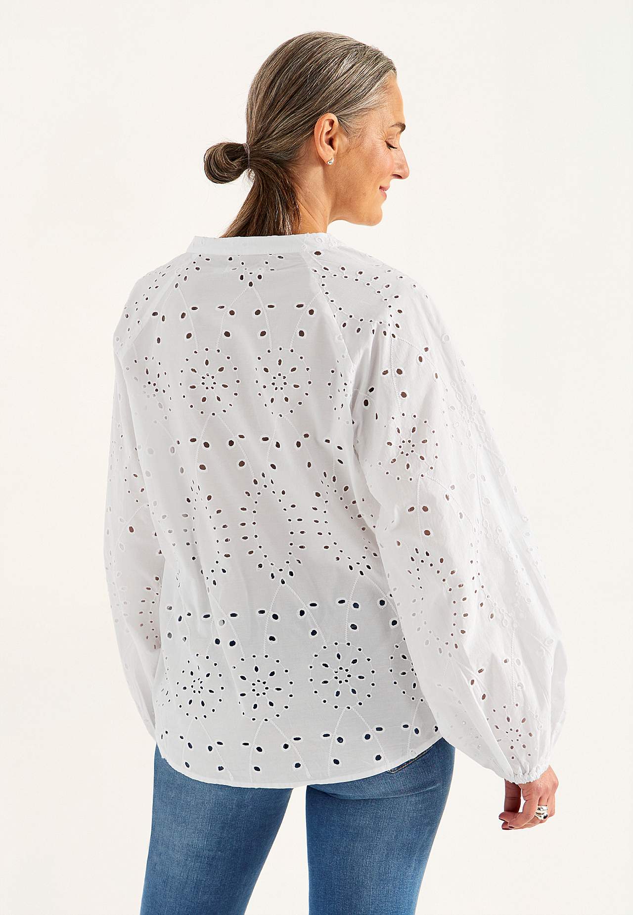 Bluse med broderi
