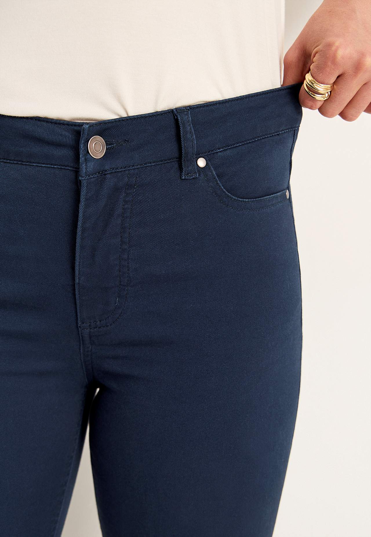 Lidt slankeree ankeljeans