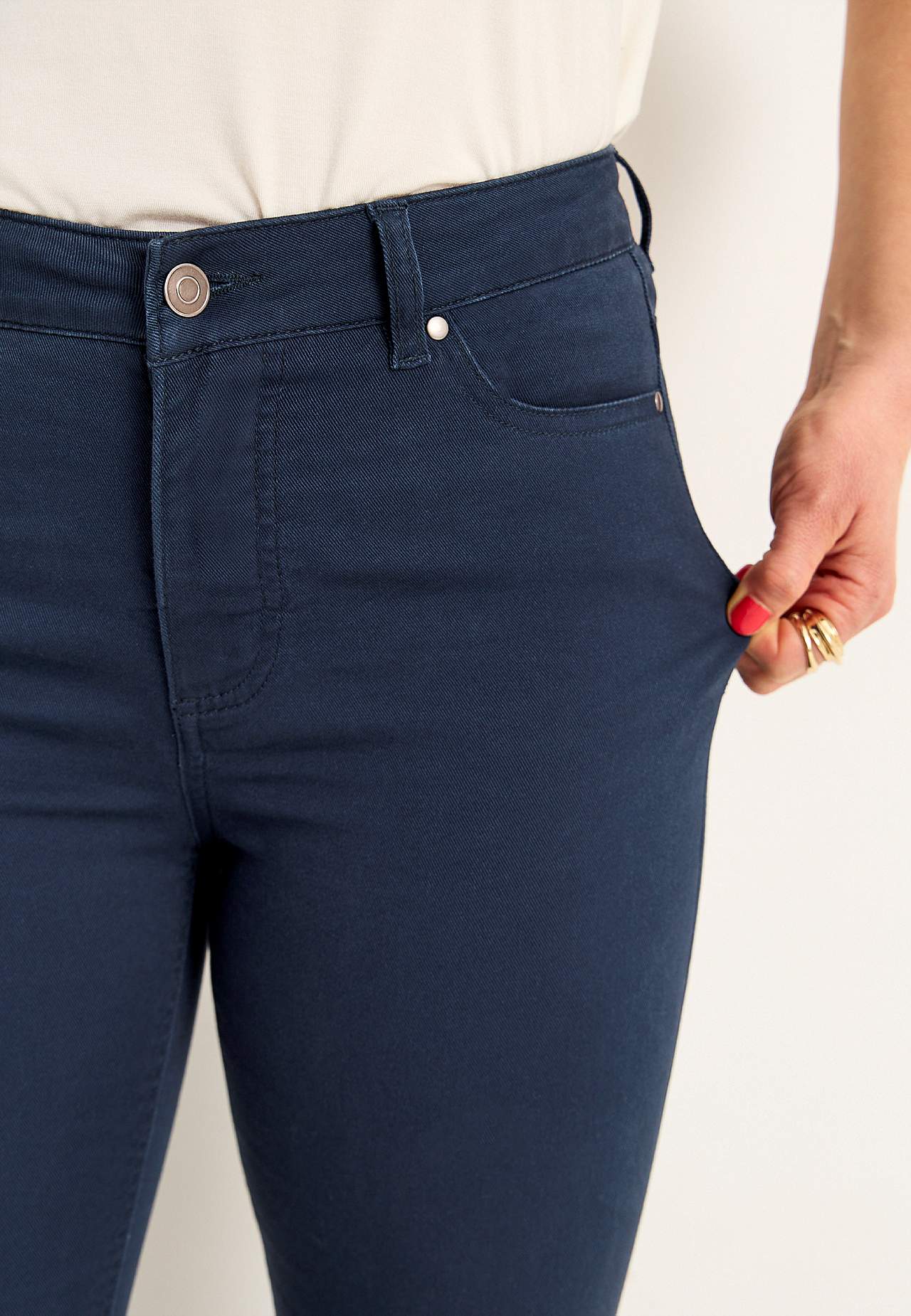 Lidt slankeree ankeljeans