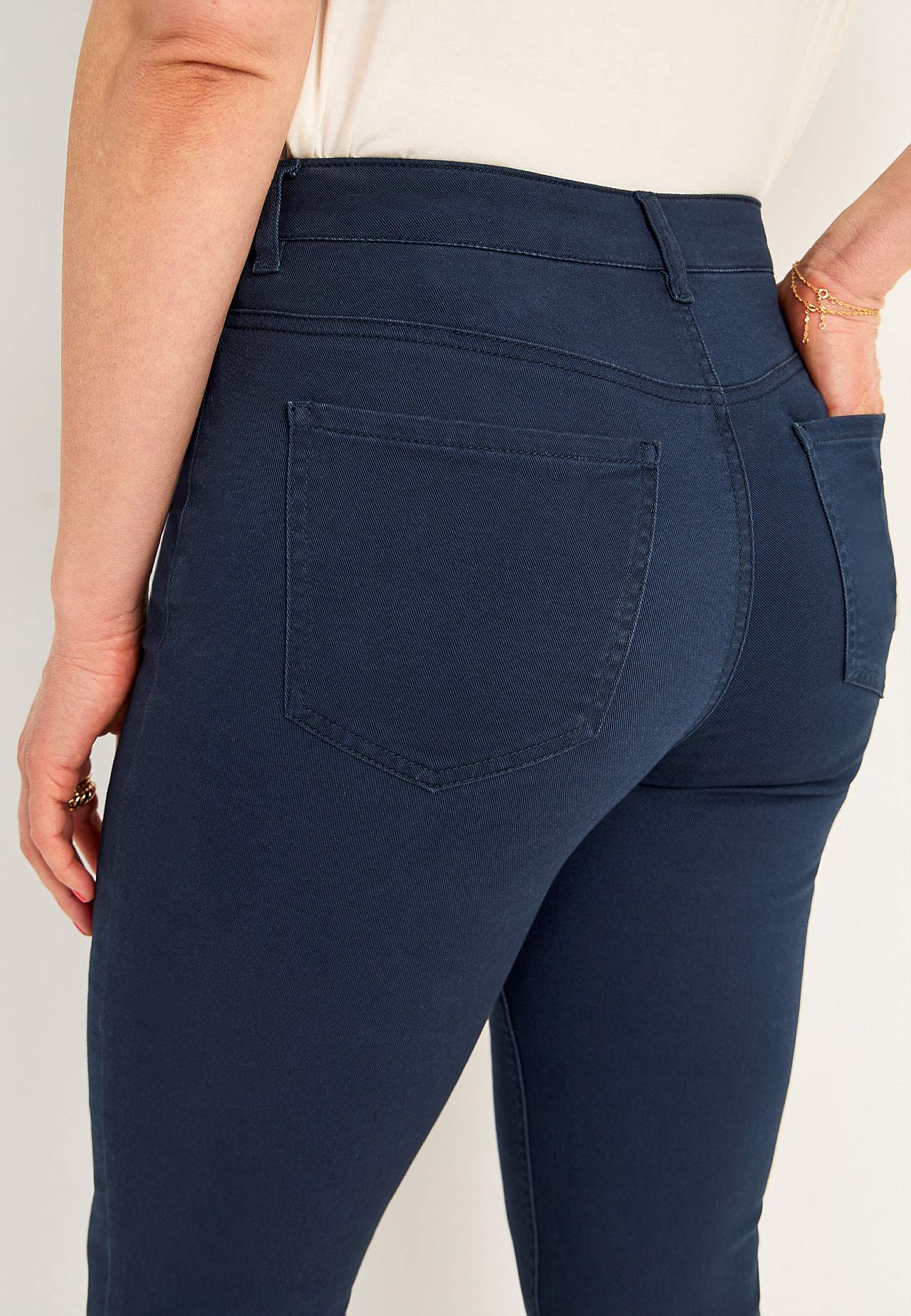 Lidt slankeree ankeljeans