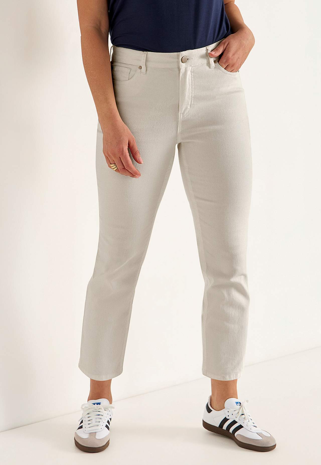 Lidt slankeree ankeljeans