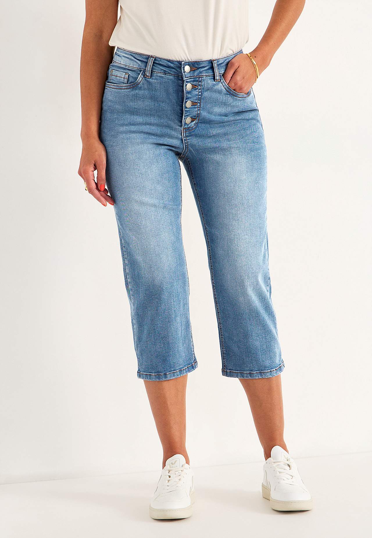 Crop jeans med knaplukning