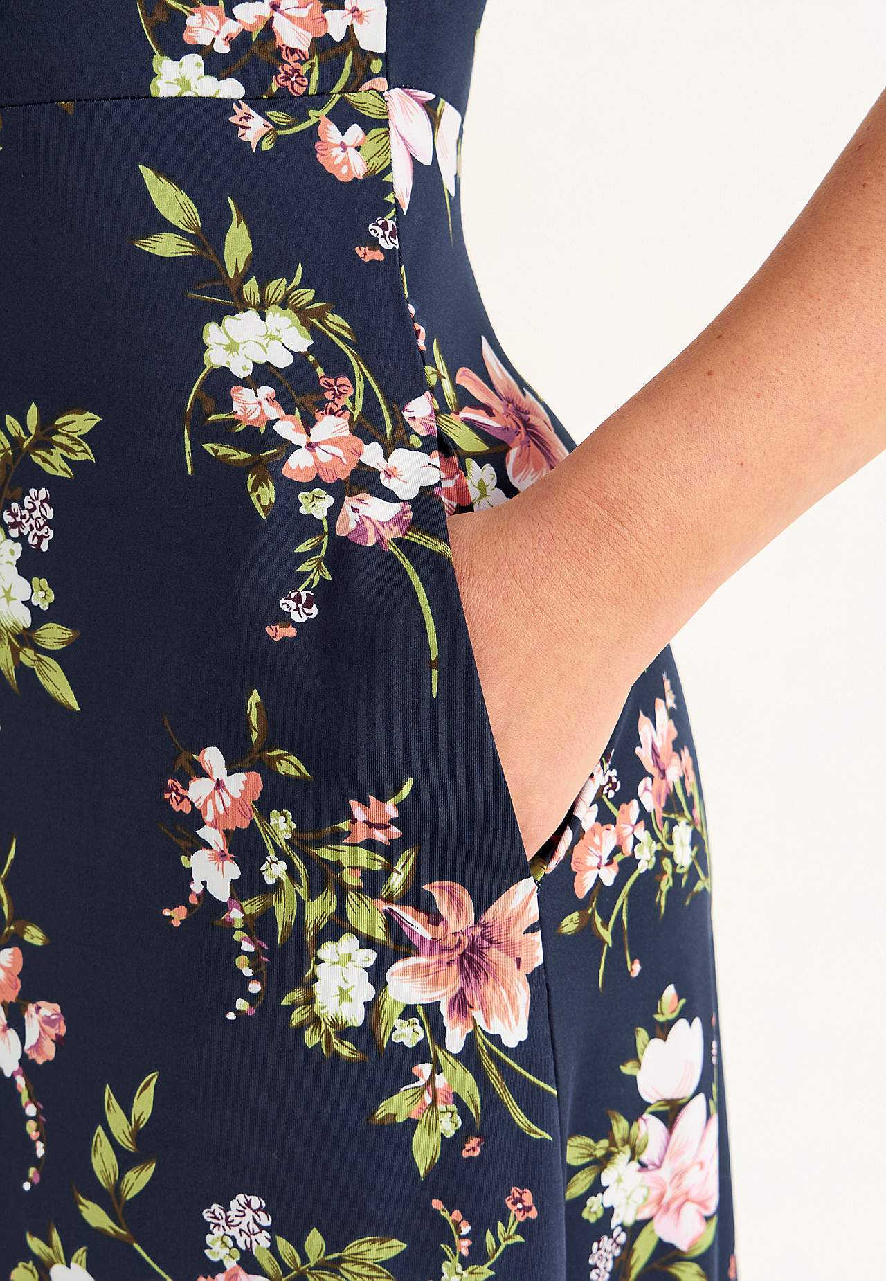 Jerseykjole med et blomstermønster