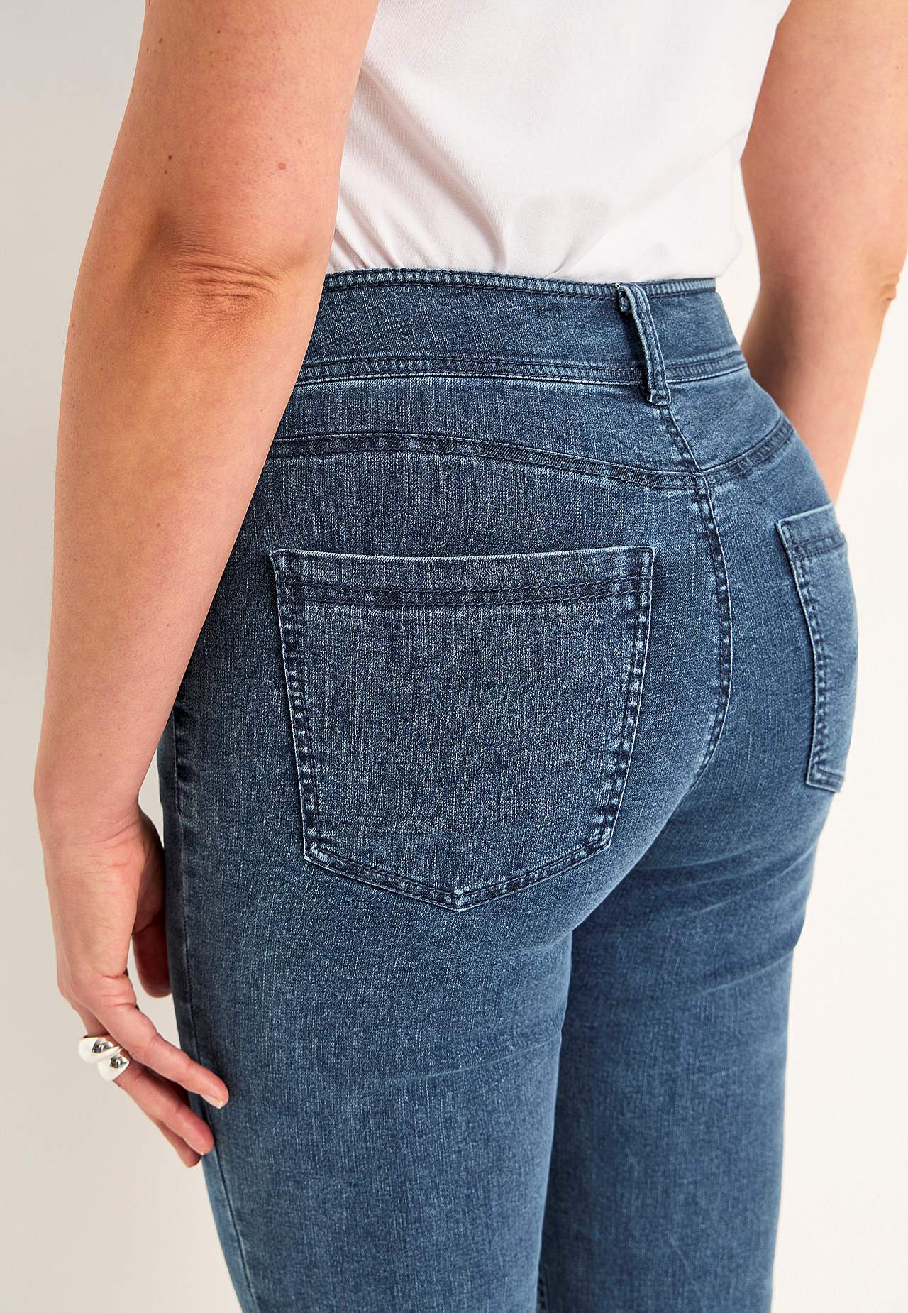 Crop jeans med superstræk