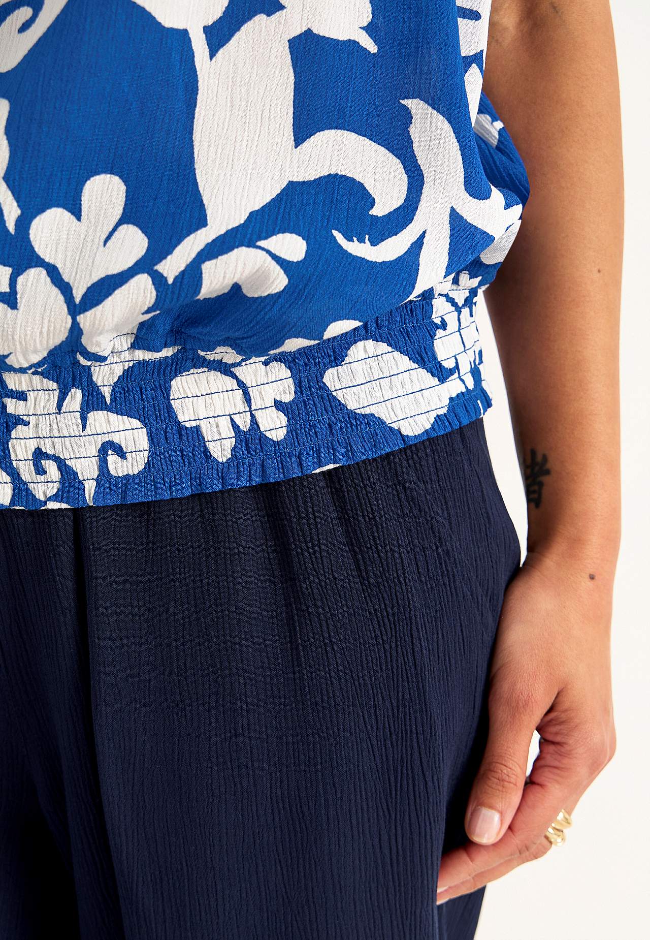 Bluse i viskosecrepe