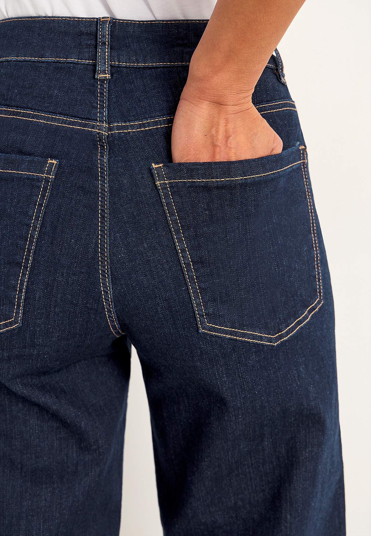 Brede, lange jeans med høj talje