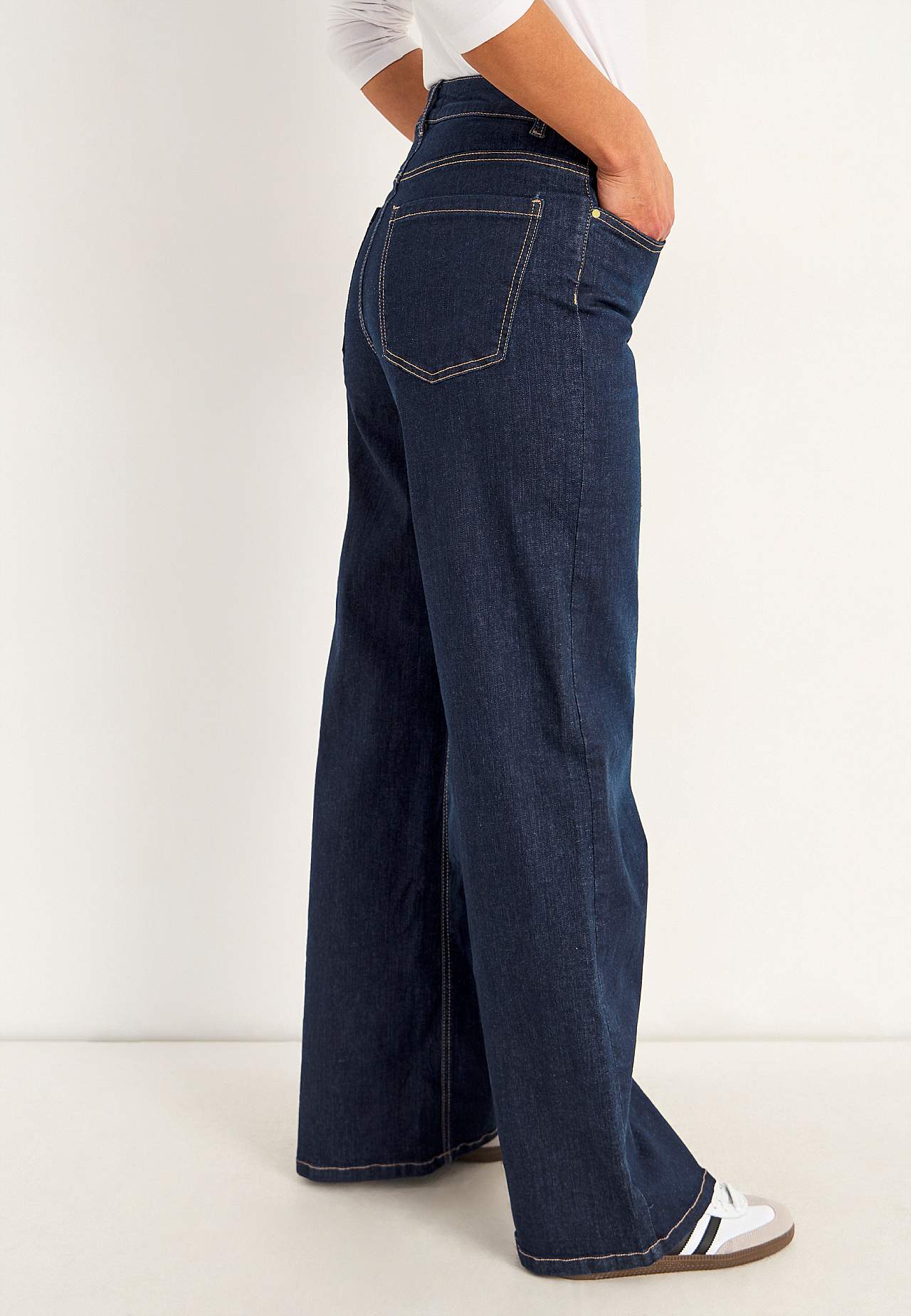 Brede, lange jeans med høj talje