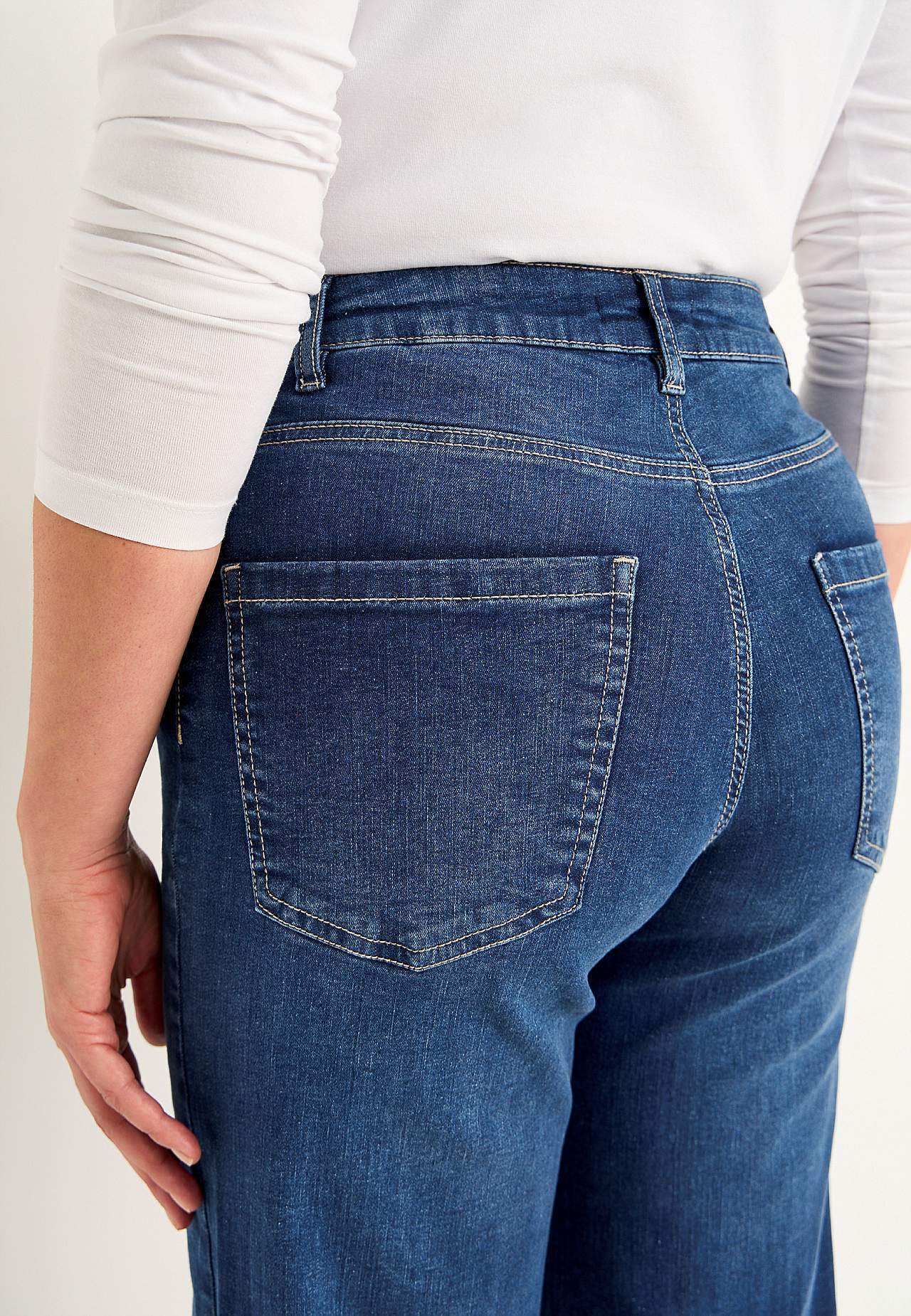 Brede, lange jeans med høj talje