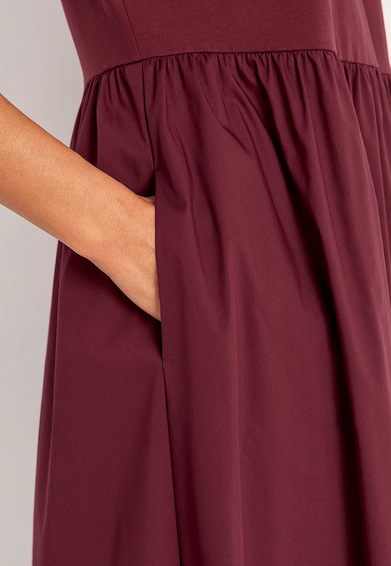 Kjole i poplin og jersey