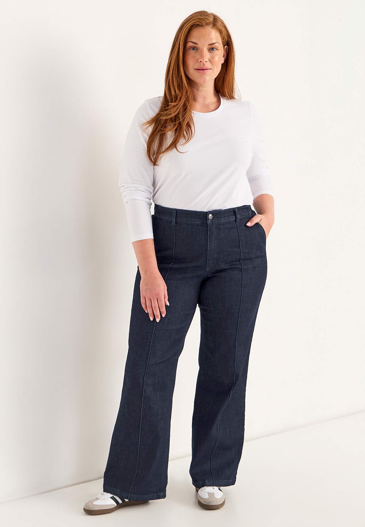 Brede jeans med syede pressefolder Mia