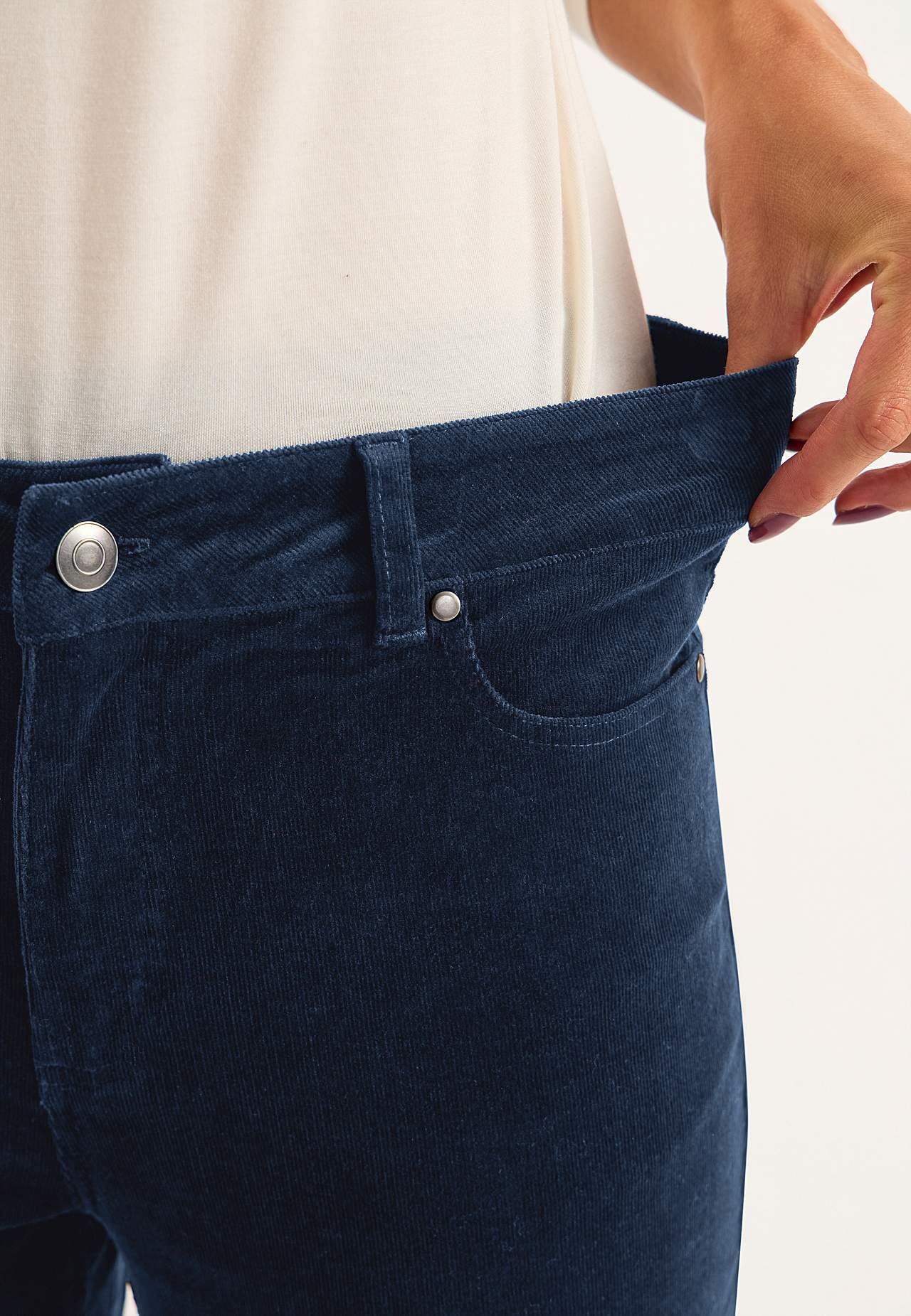 Elastiske fløjlsbukser med lige ben