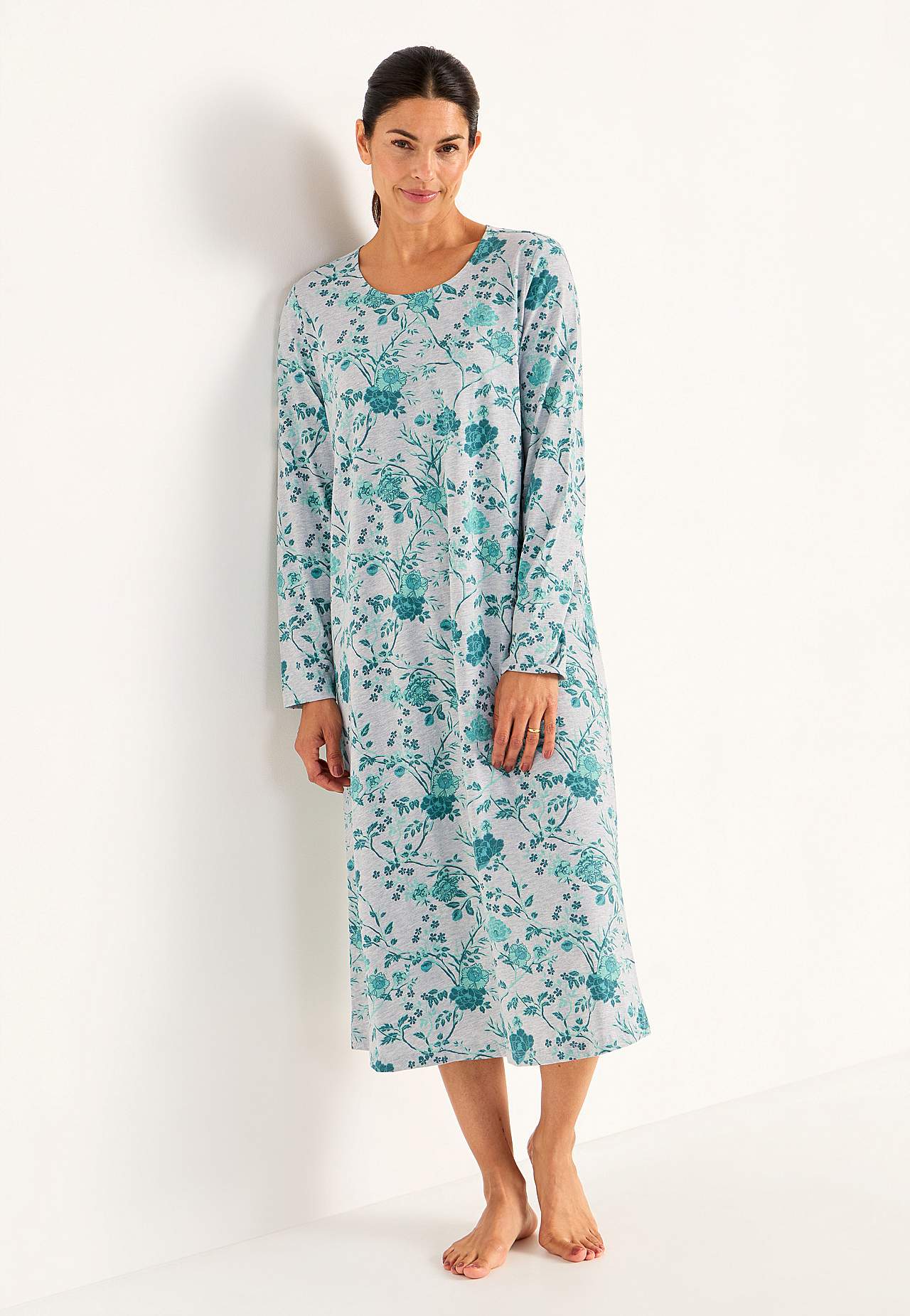 Blomstret natkjole med lange ærmer