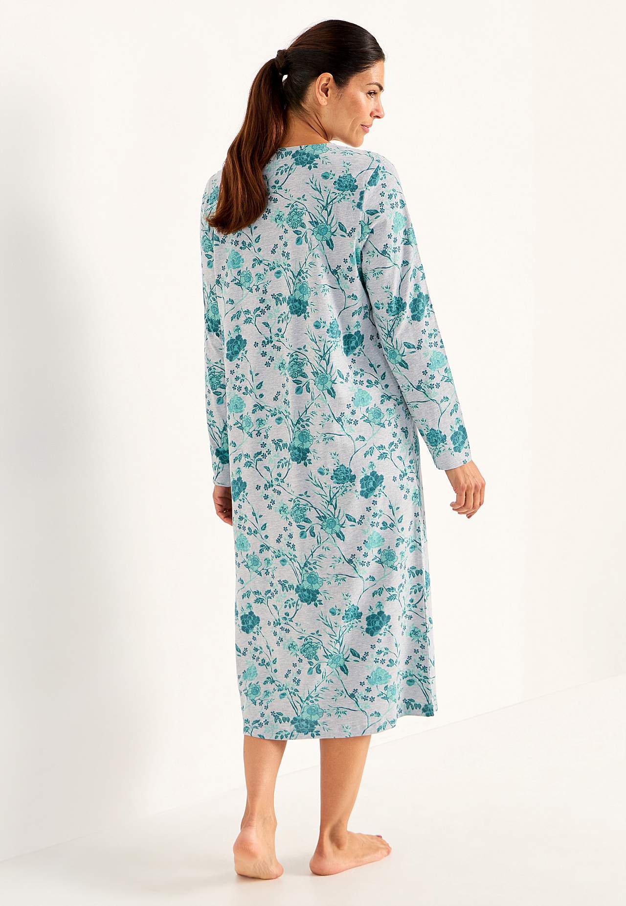 Blomstret natkjole med lange ærmer