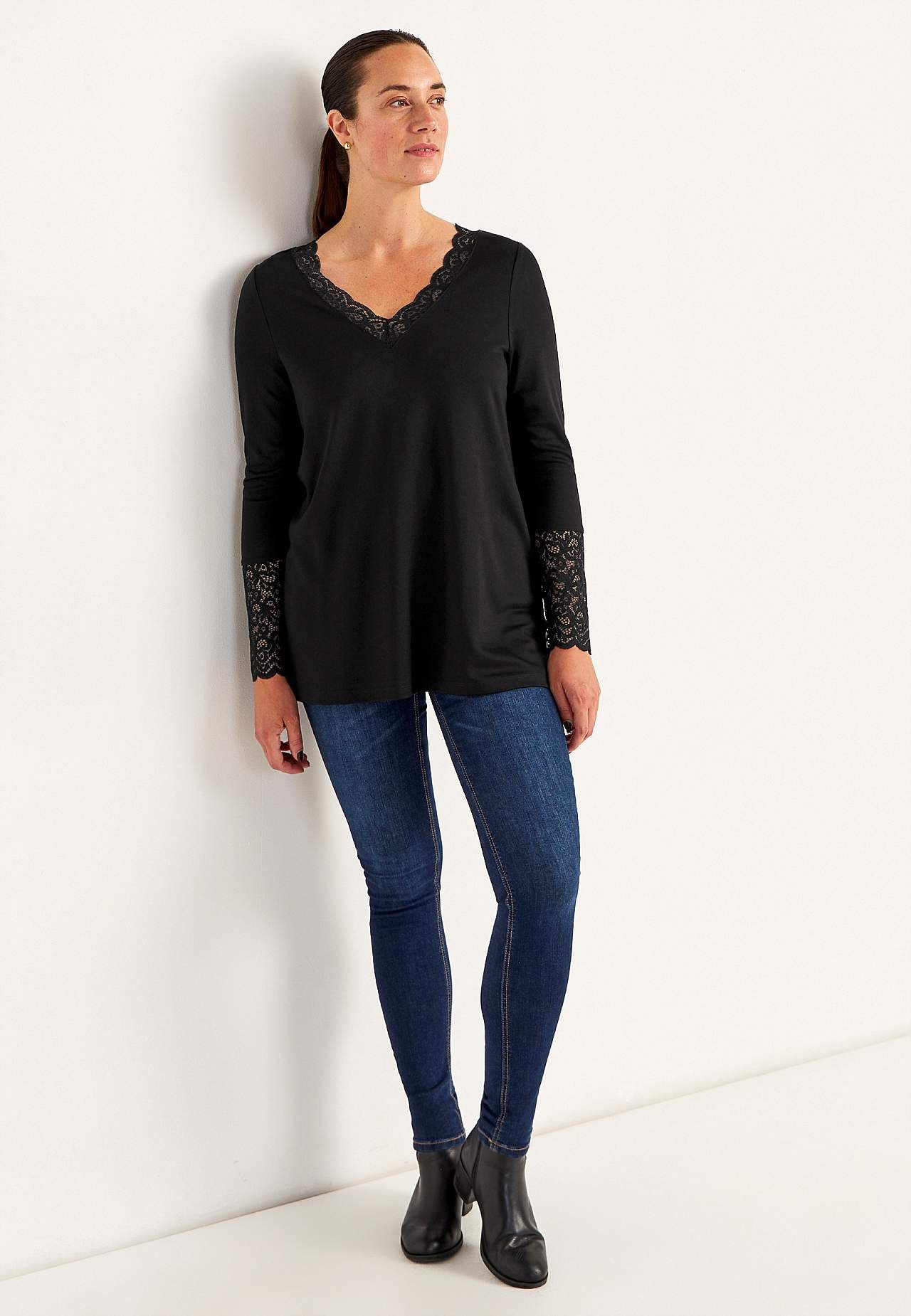 Jerseytunika med blondedetaljer