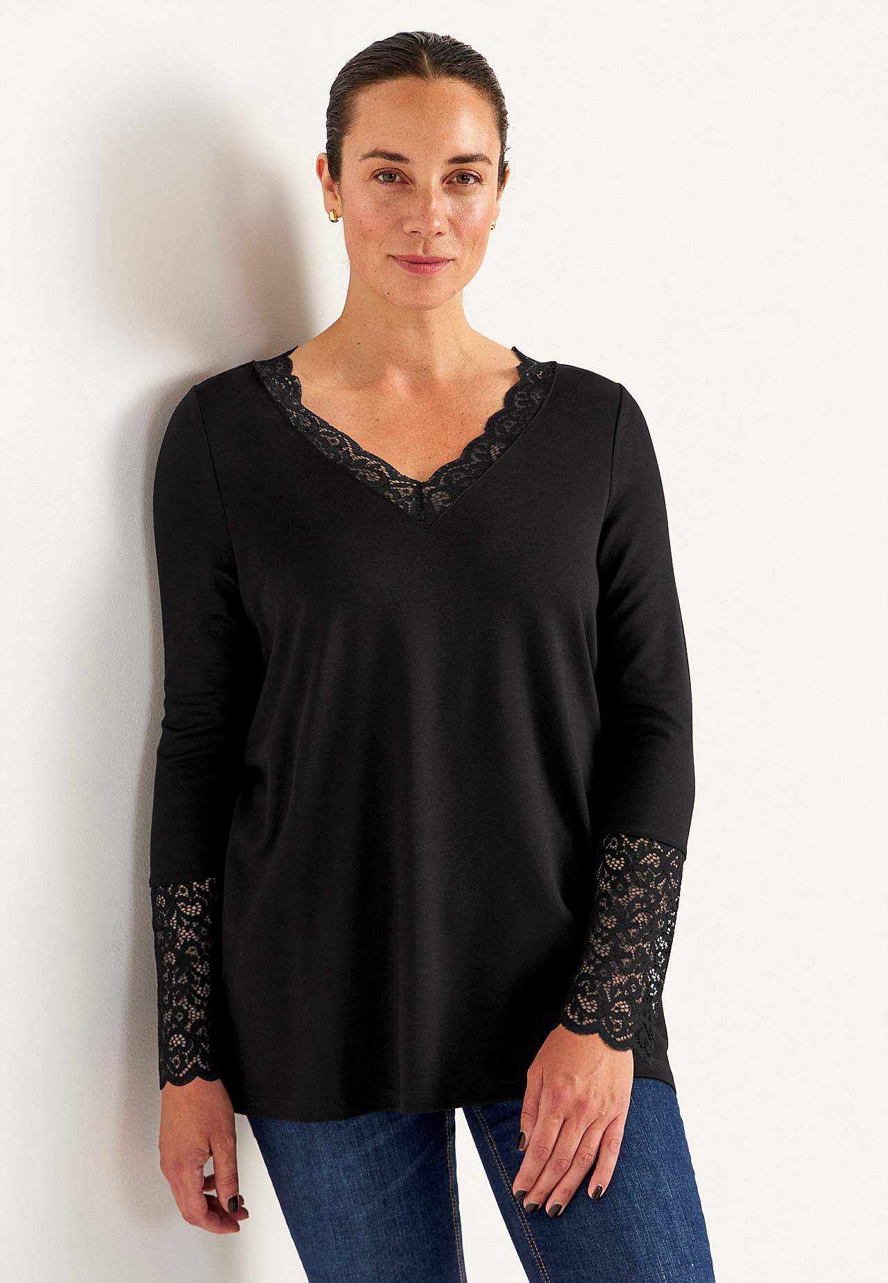 Jerseytunika med blondedetaljer