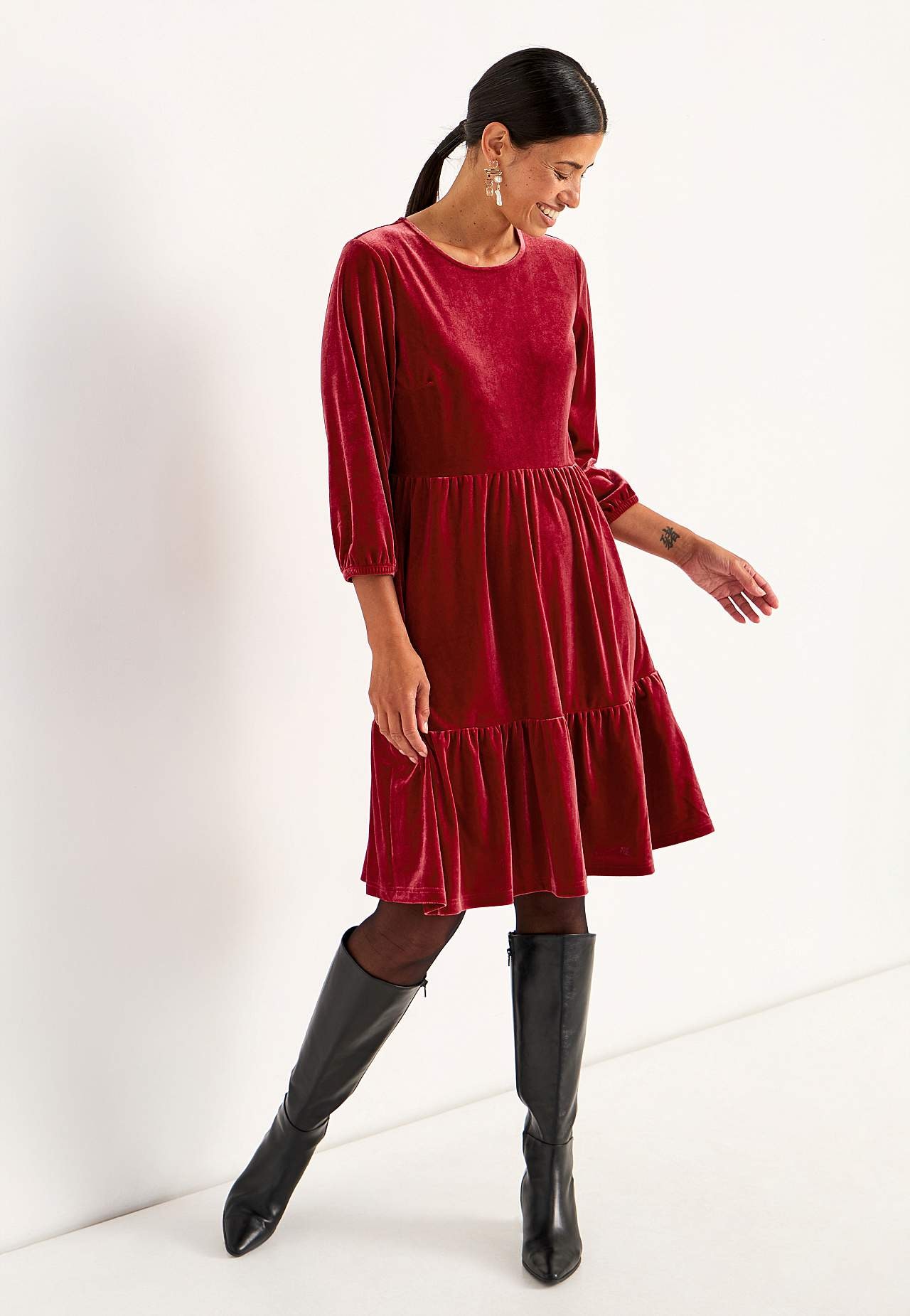 Fløjlskjole med volanter