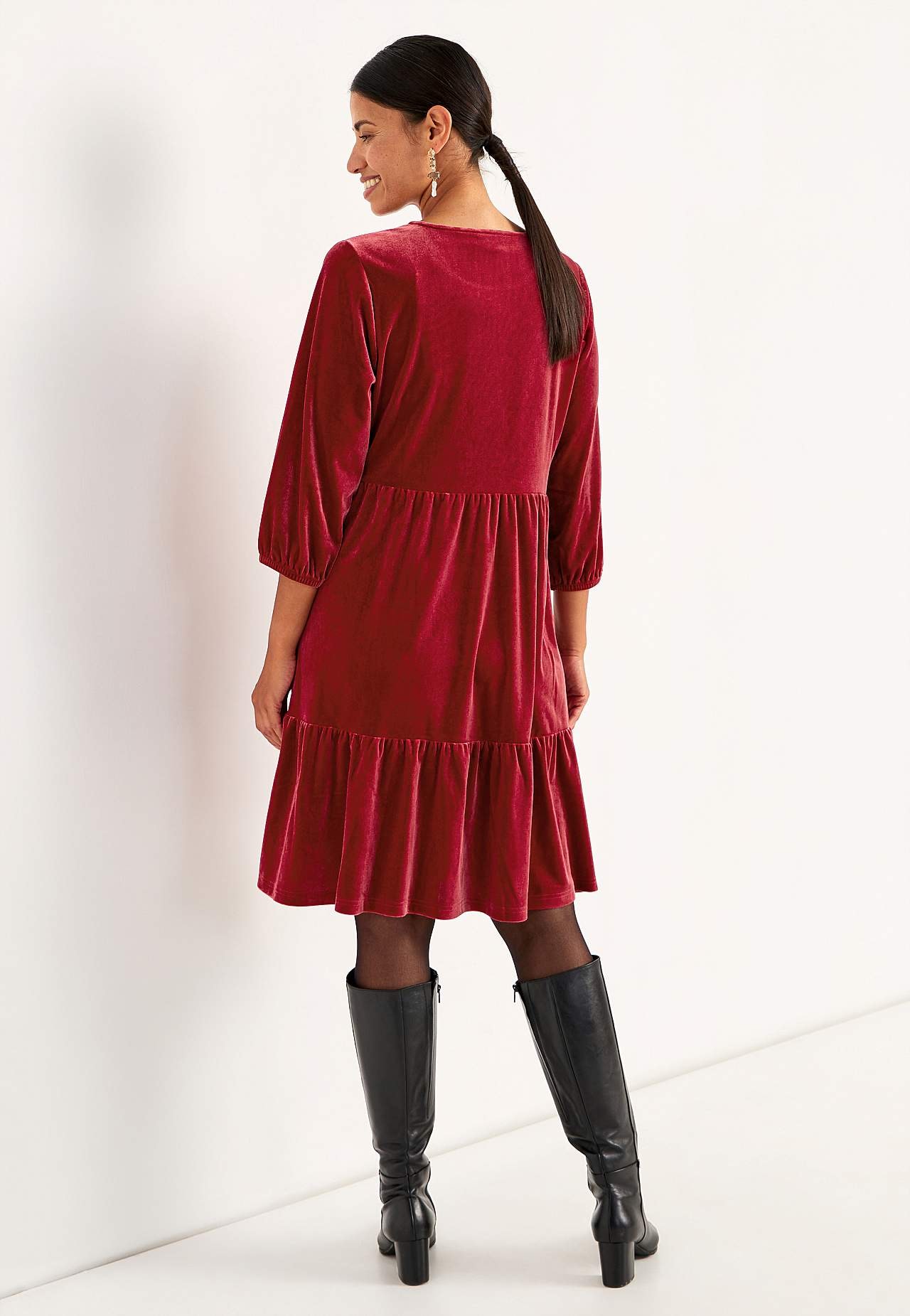 Fløjlskjole med volanter