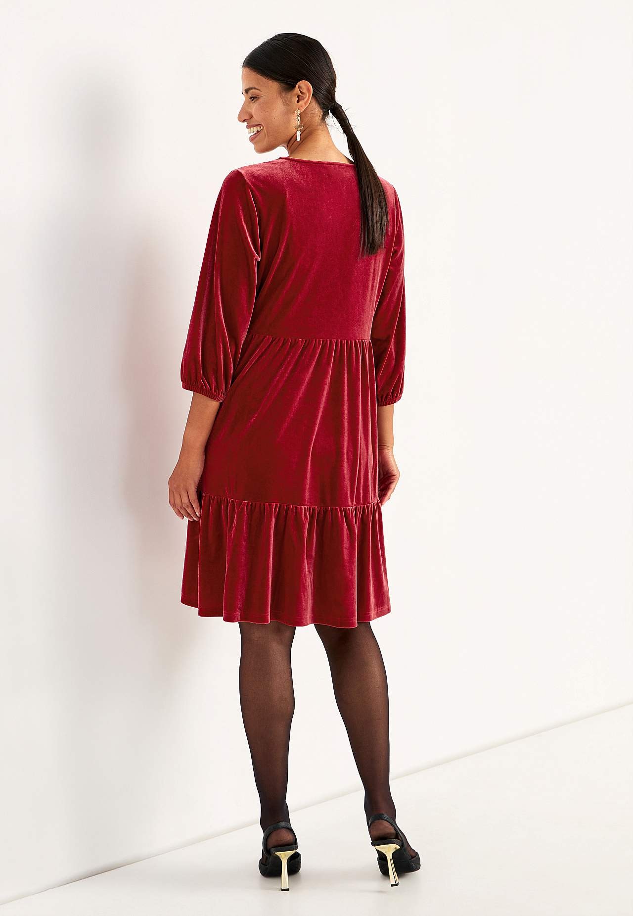 Fløjlskjole med volanter