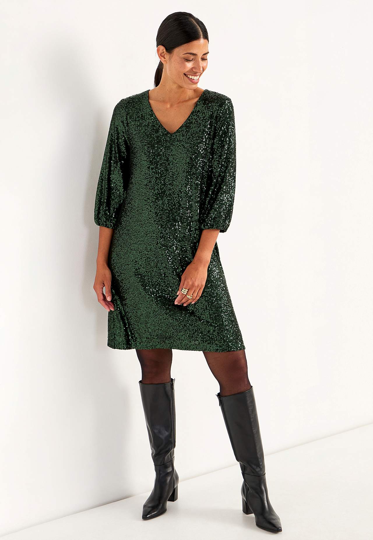 V-udskåret pailletkjole