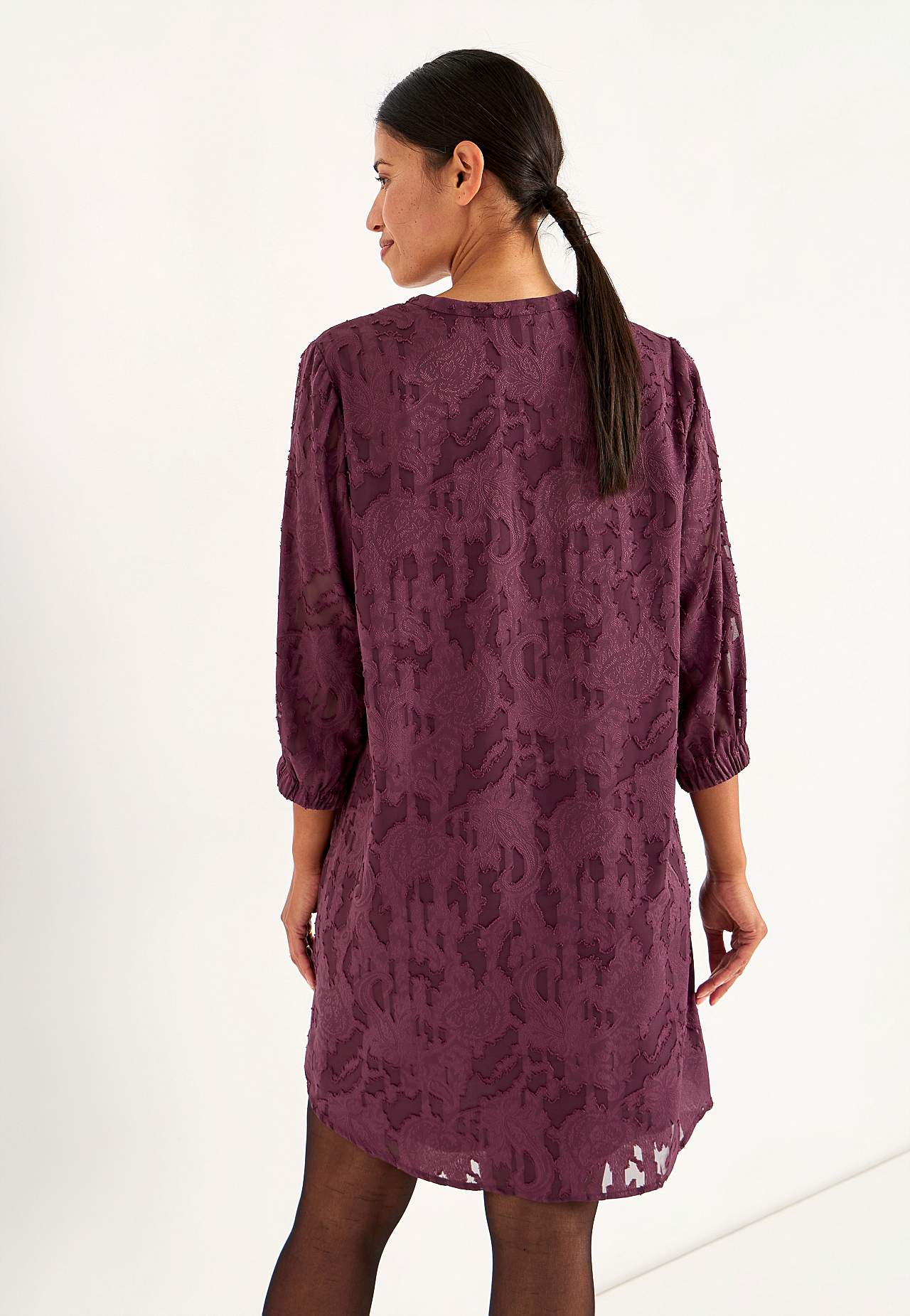 Jacquardvævet, næsten gennemsigtig kjole