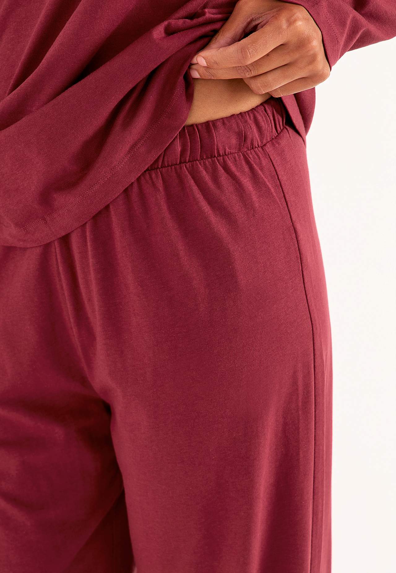 To-delt pyjamas med blondekant