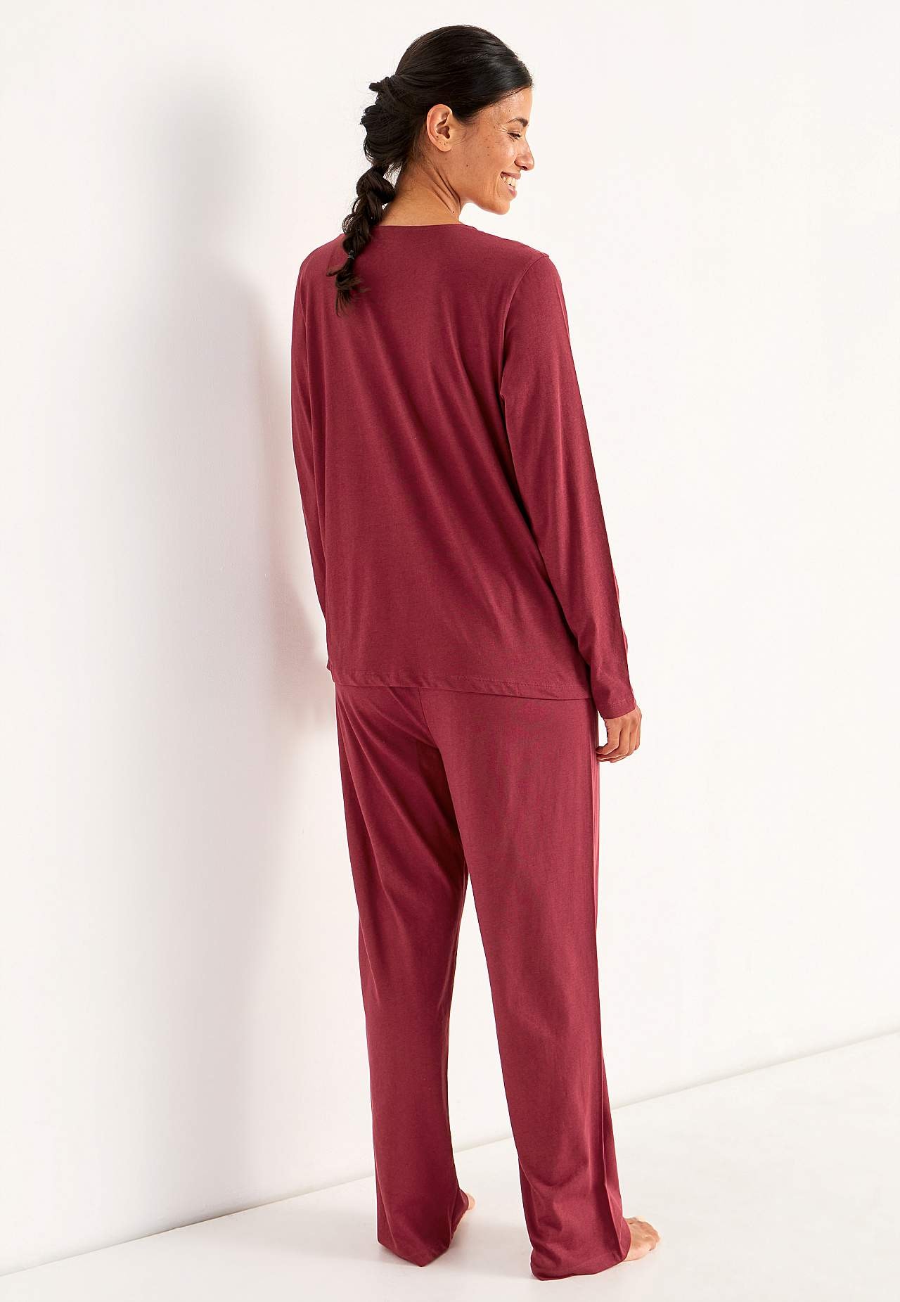 To-delt pyjamas med blondekant