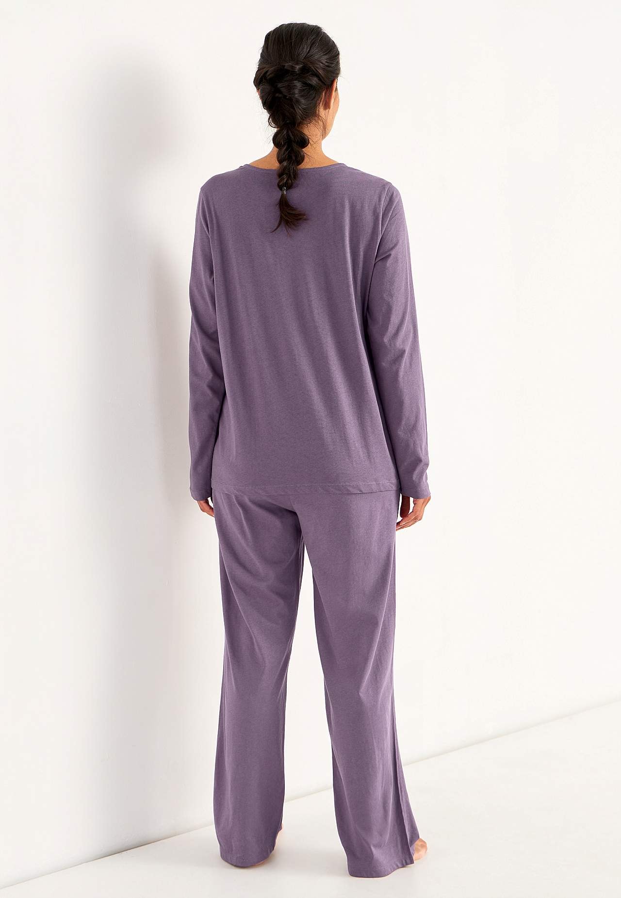 To-delt pyjamas med blondekant