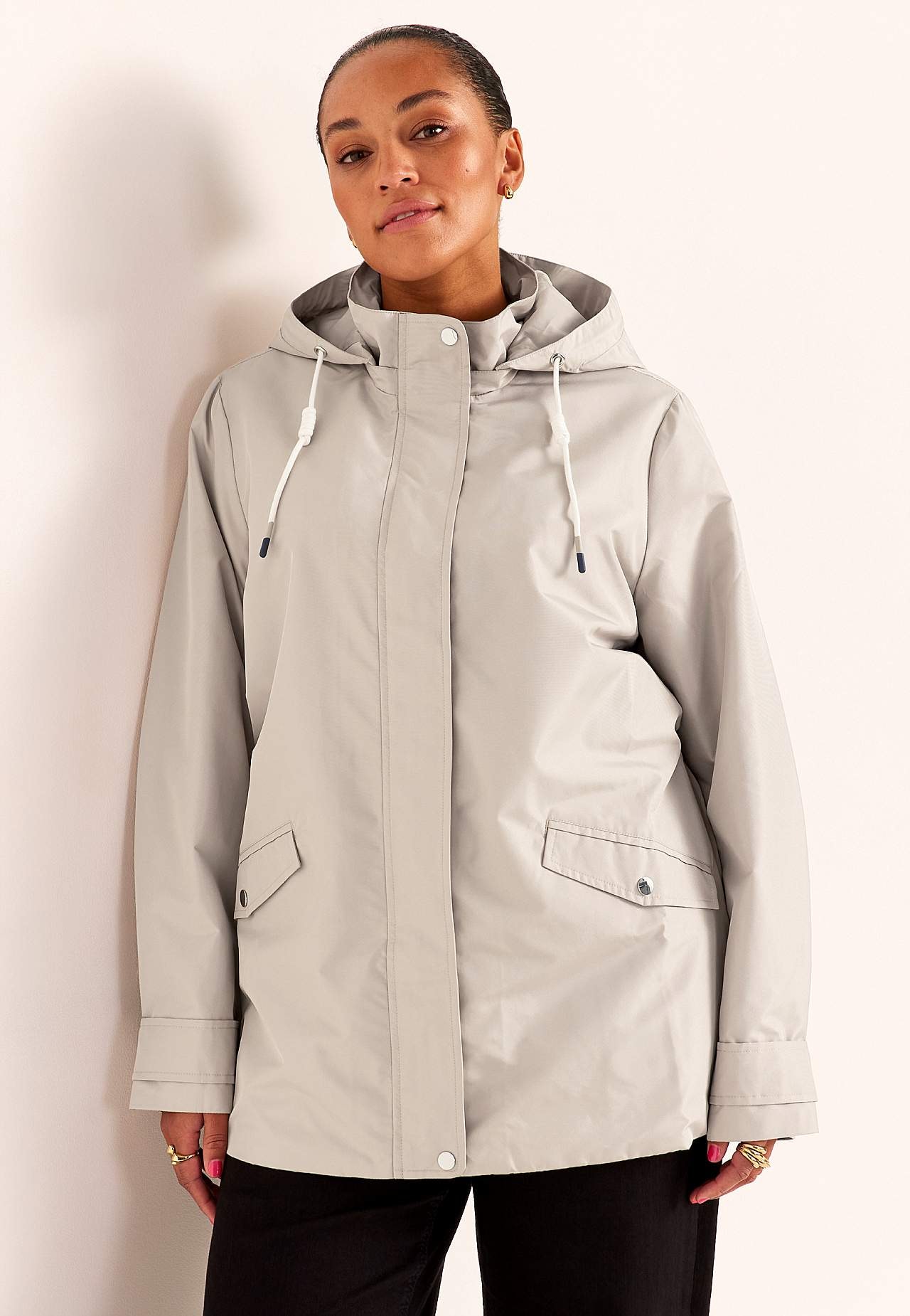 Foret jakke med aftagelig hætte