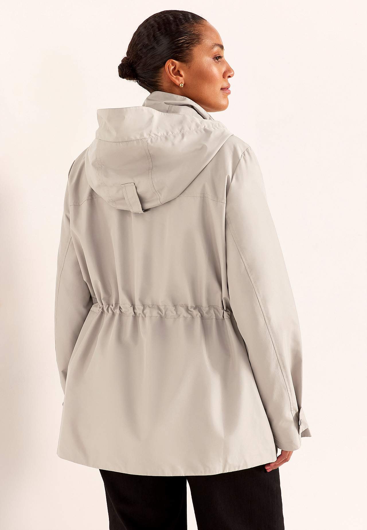 Foret jakke med aftagelig hætte