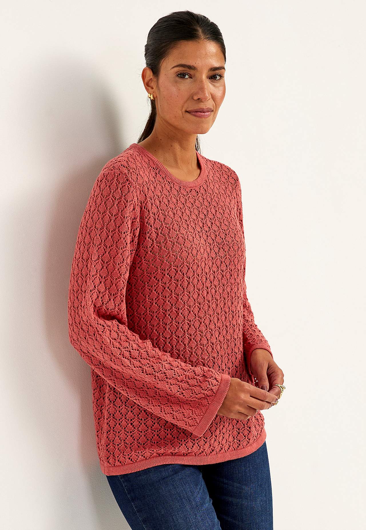 Strikket trøje med hulmønster