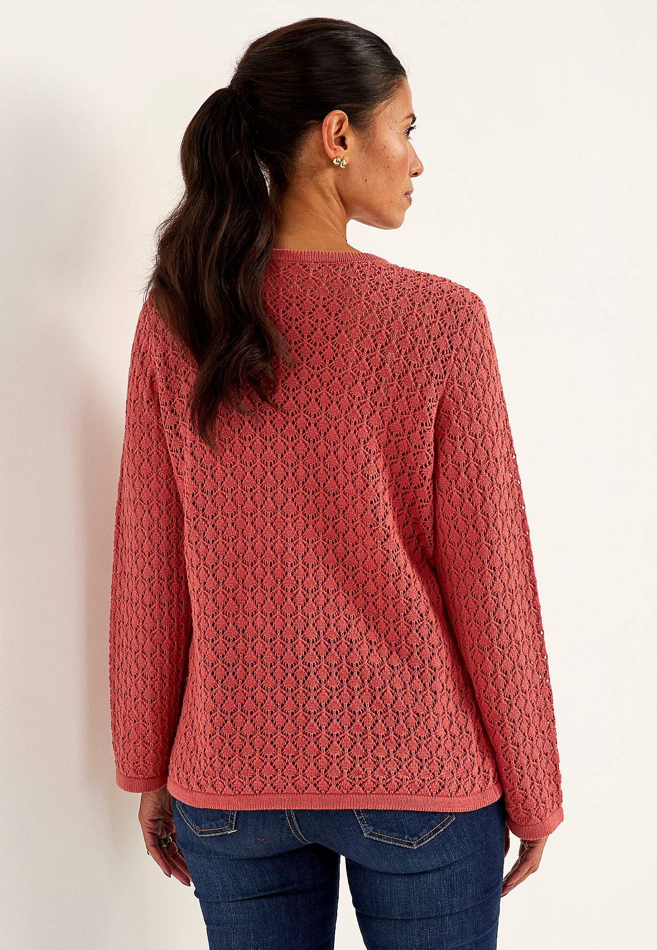 Strikket trøje med hulmønster