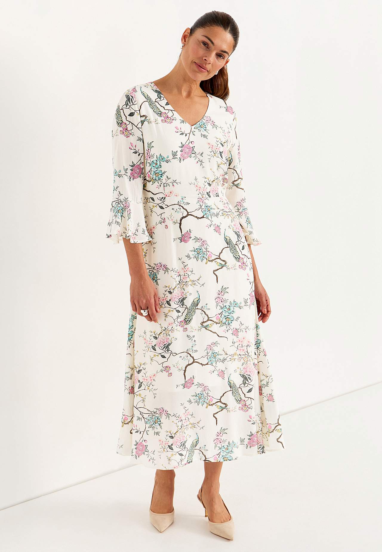 Kjole med flagrende ærme