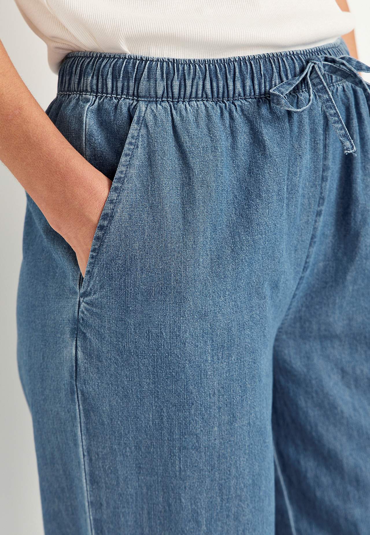 Bukser i let denim med høj talje