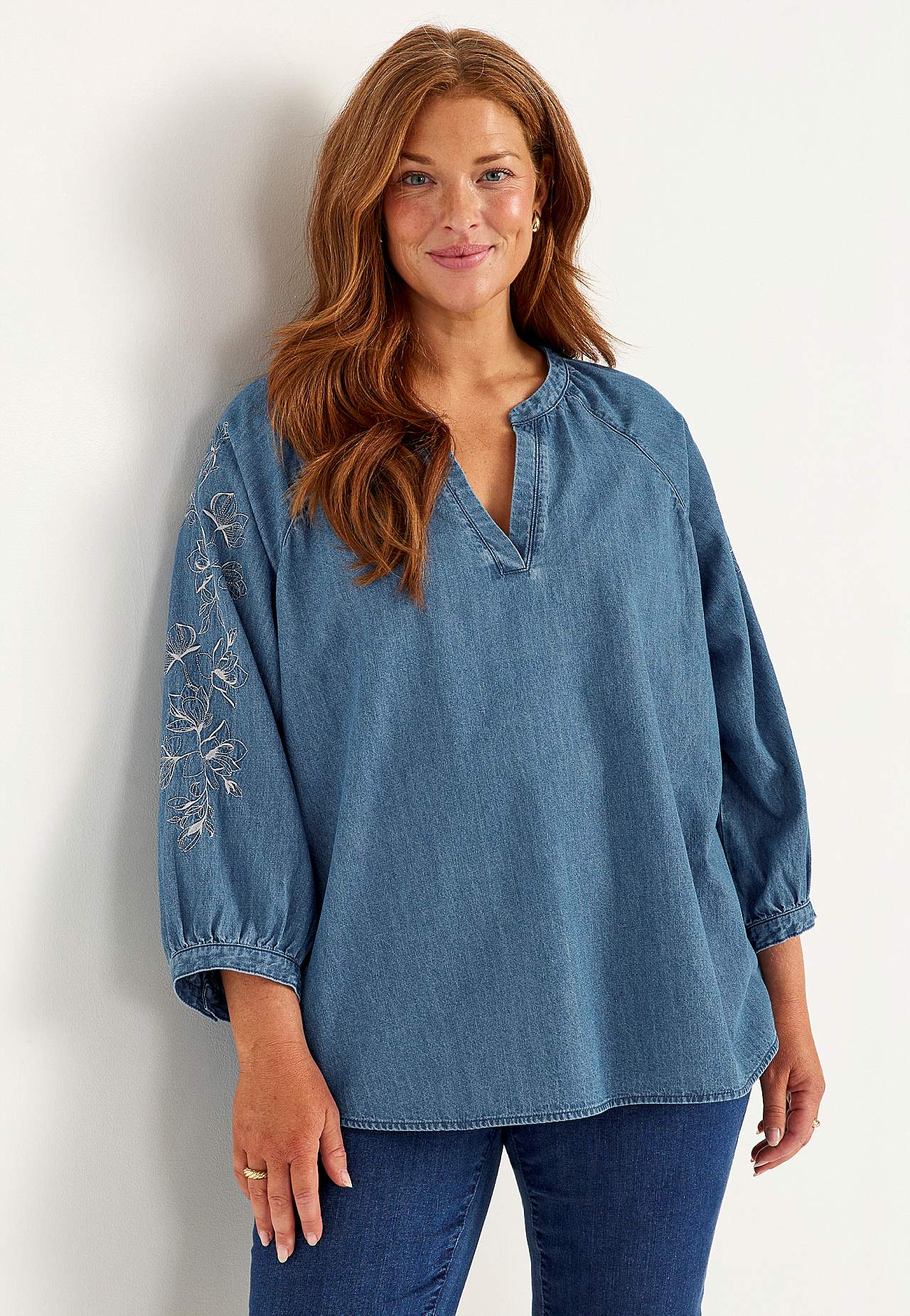 Tunika i let denim med broderi