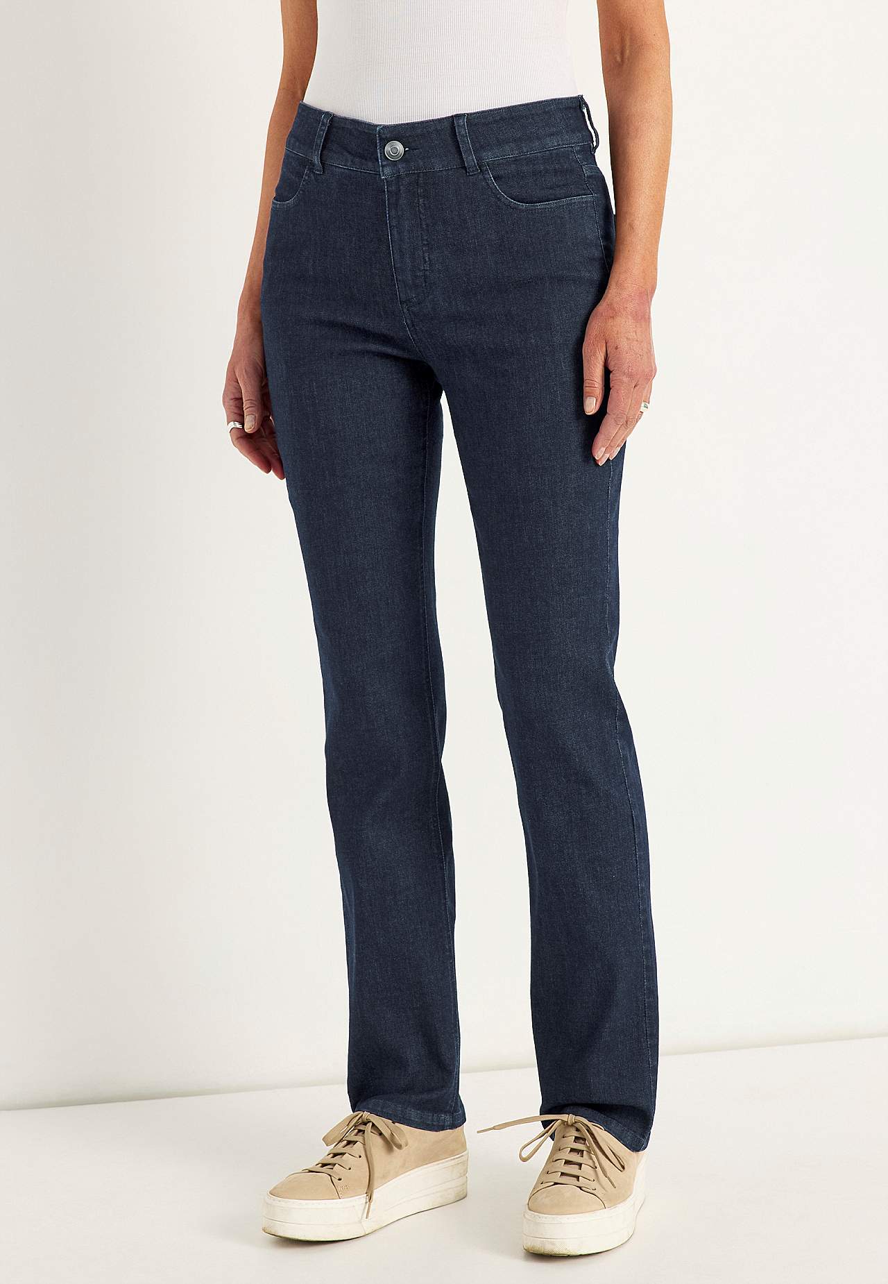 Lige jeans i denim med superstræk - to længder