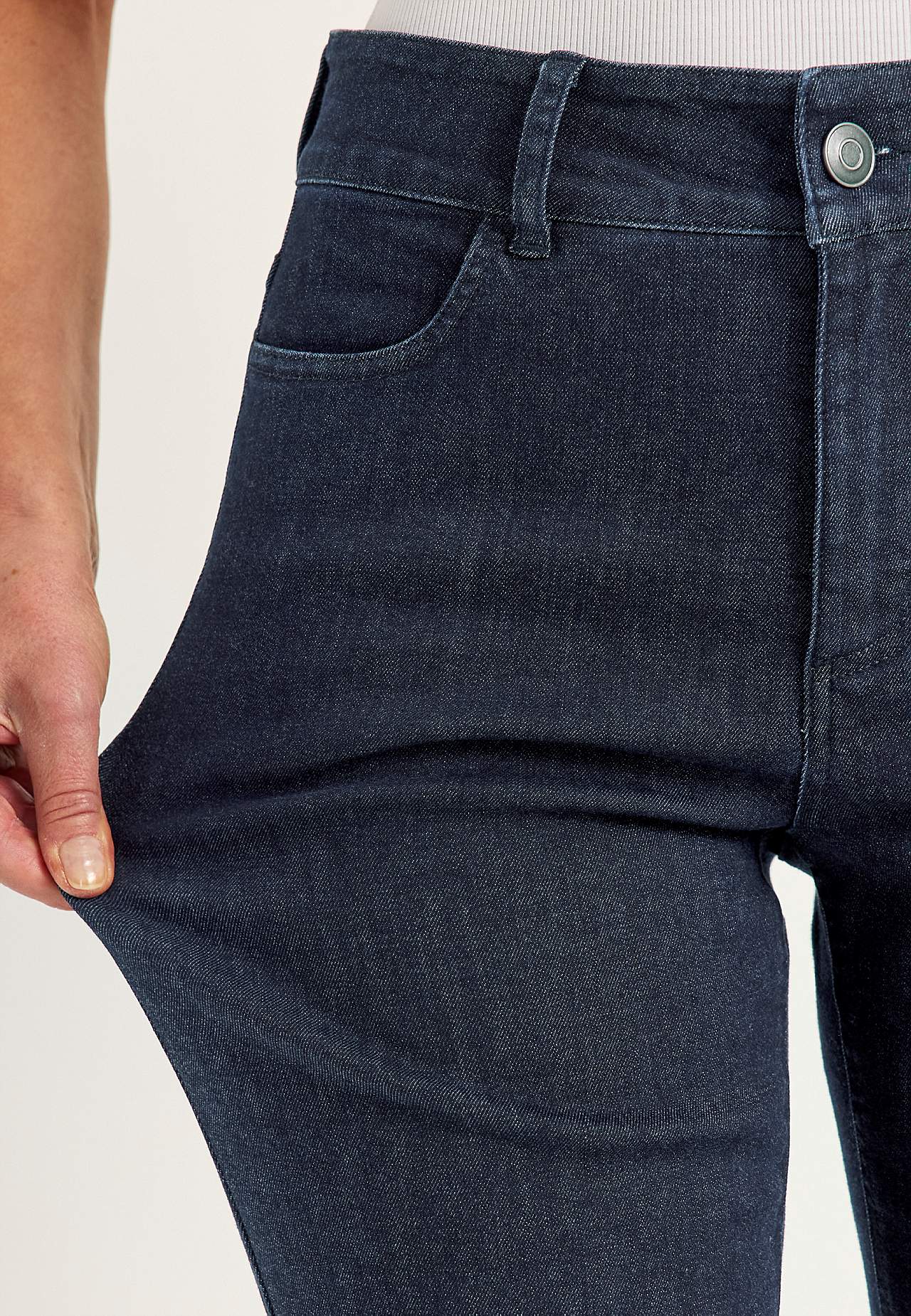Lige jeans i denim med superstræk - to længder