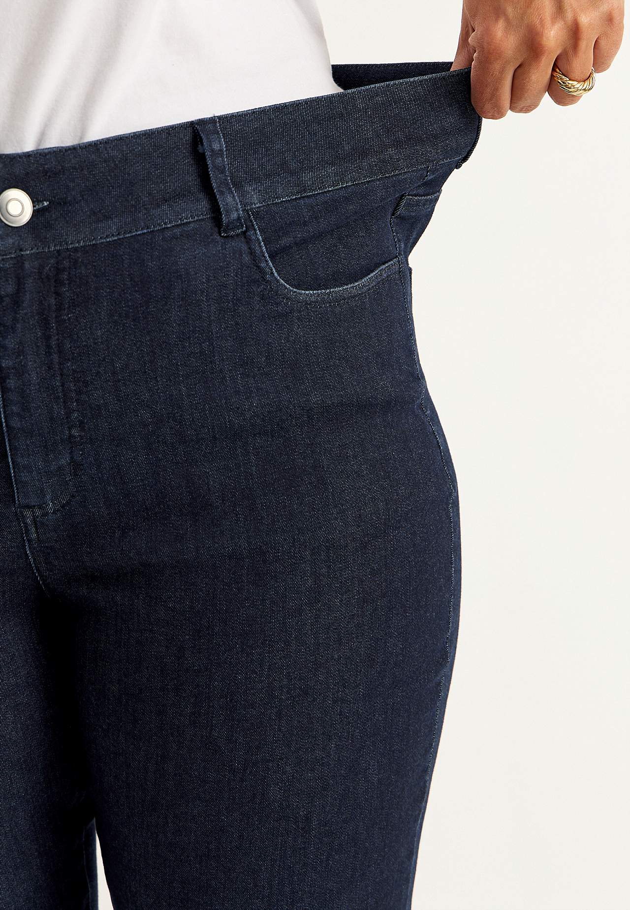 Lige jeans i denim med superstræk - to længder