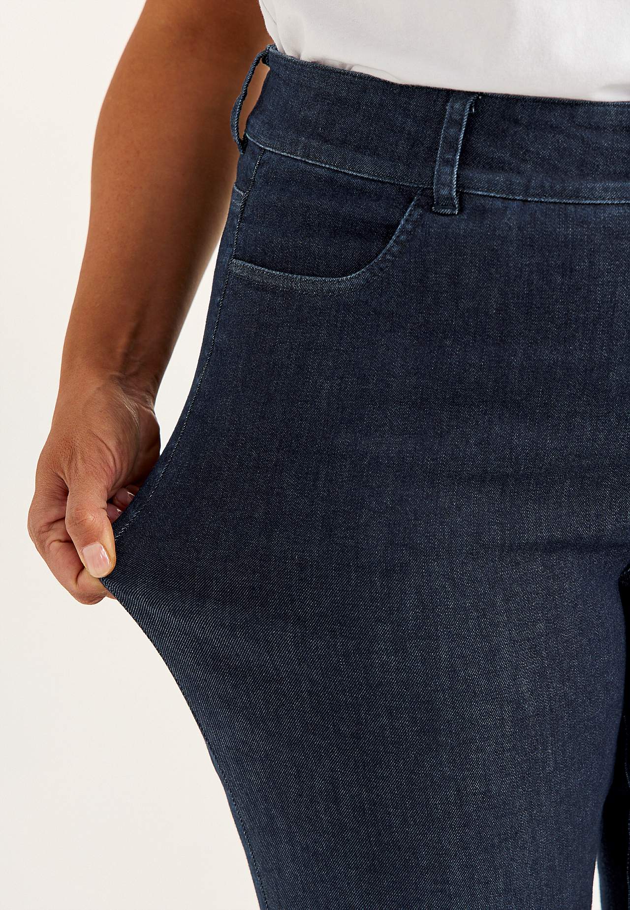 Lige jeans i denim med superstræk - to længder